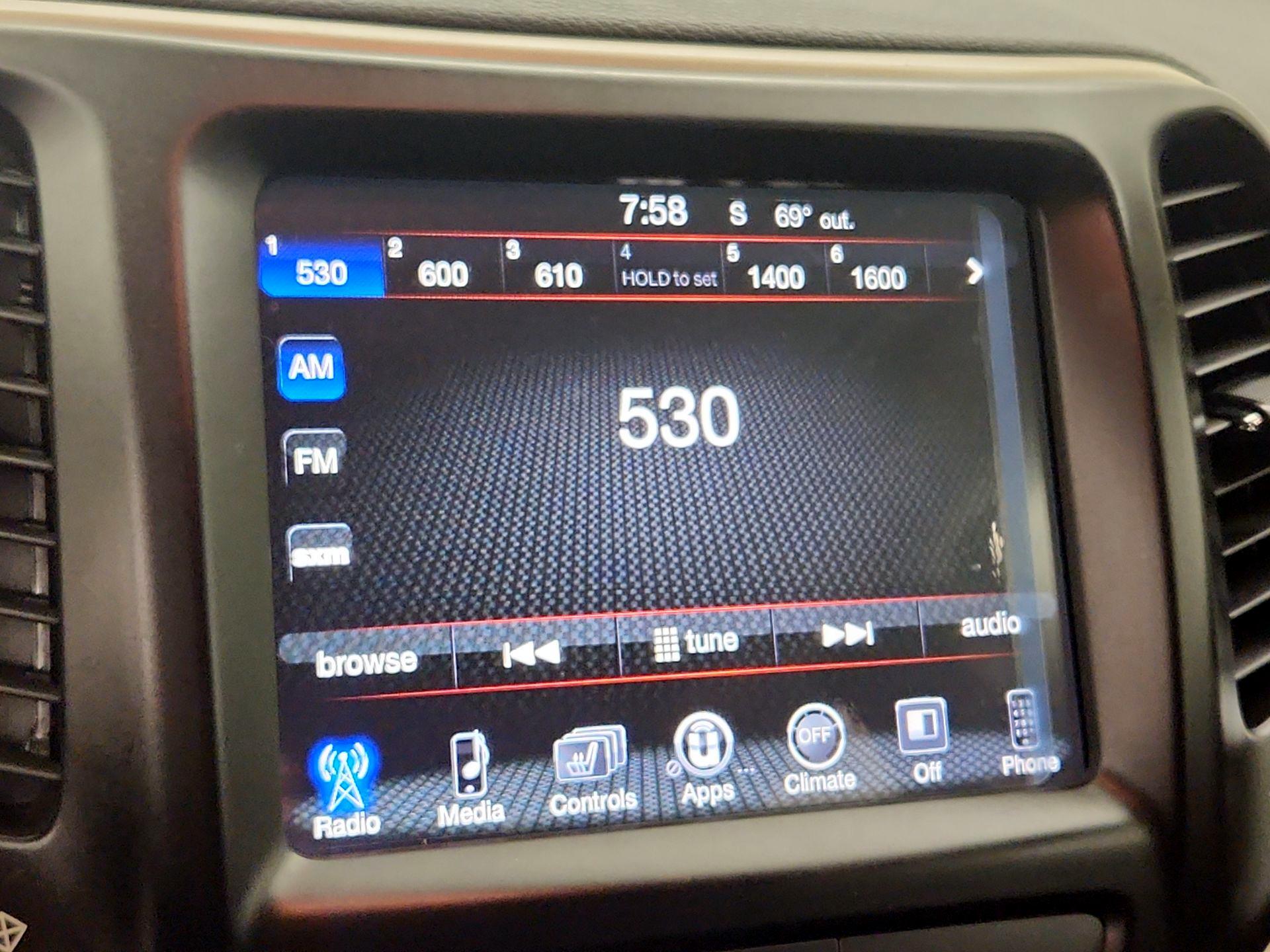 Thumbnail: 2016 Jeep Cherokee - 15
