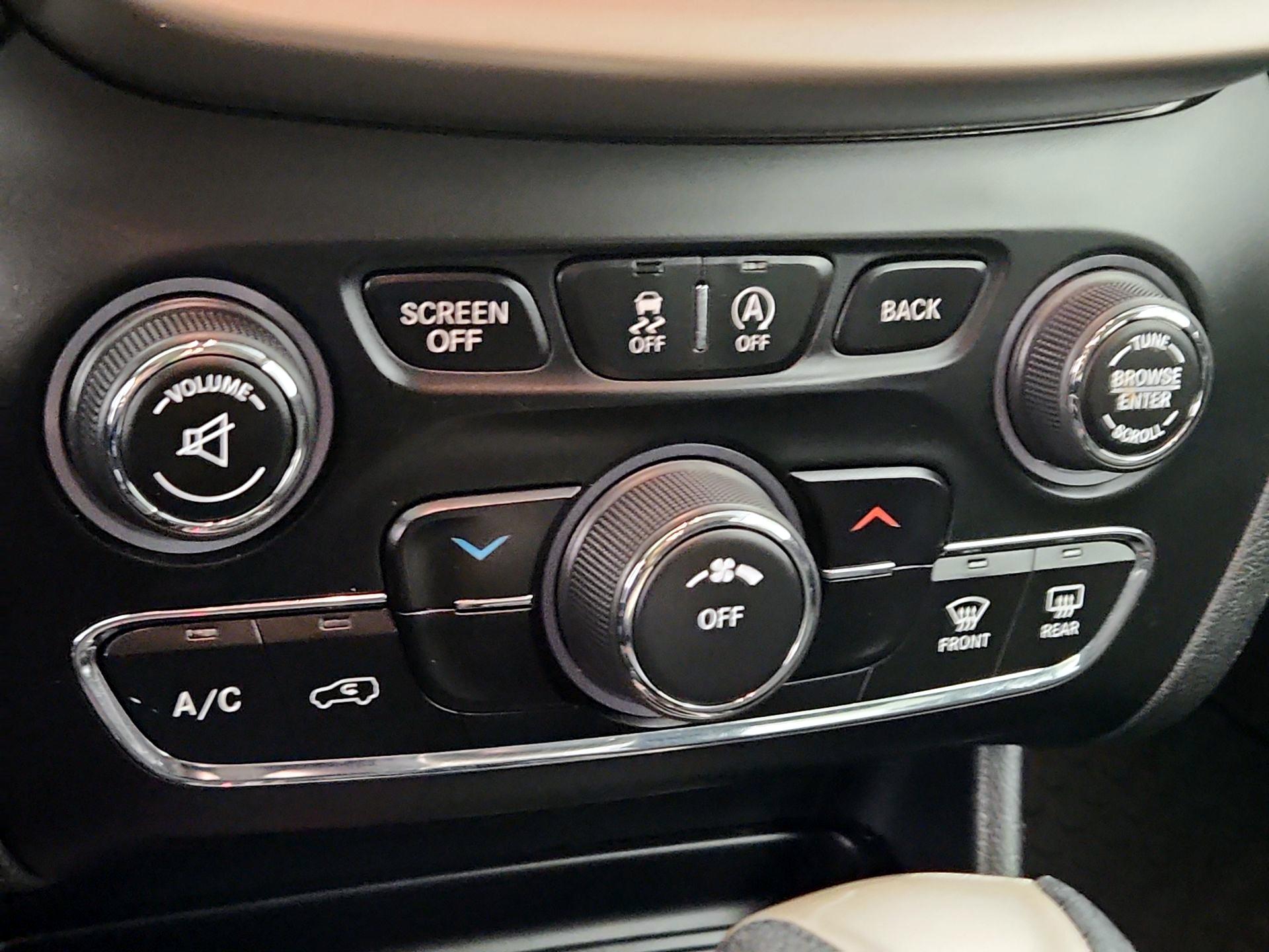 Thumbnail: 2016 Jeep Cherokee - 16