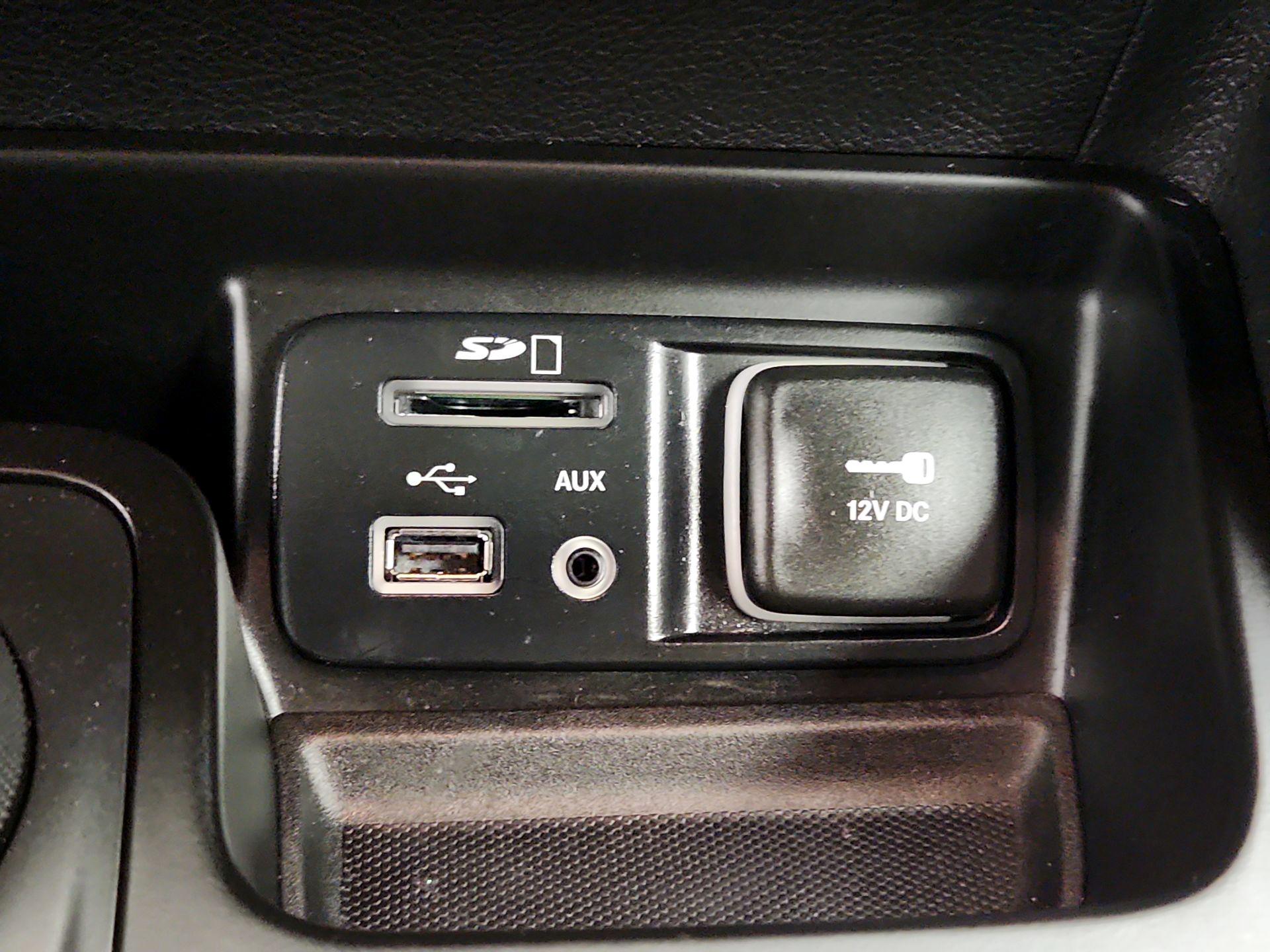 Thumbnail: 2016 Jeep Cherokee - 18