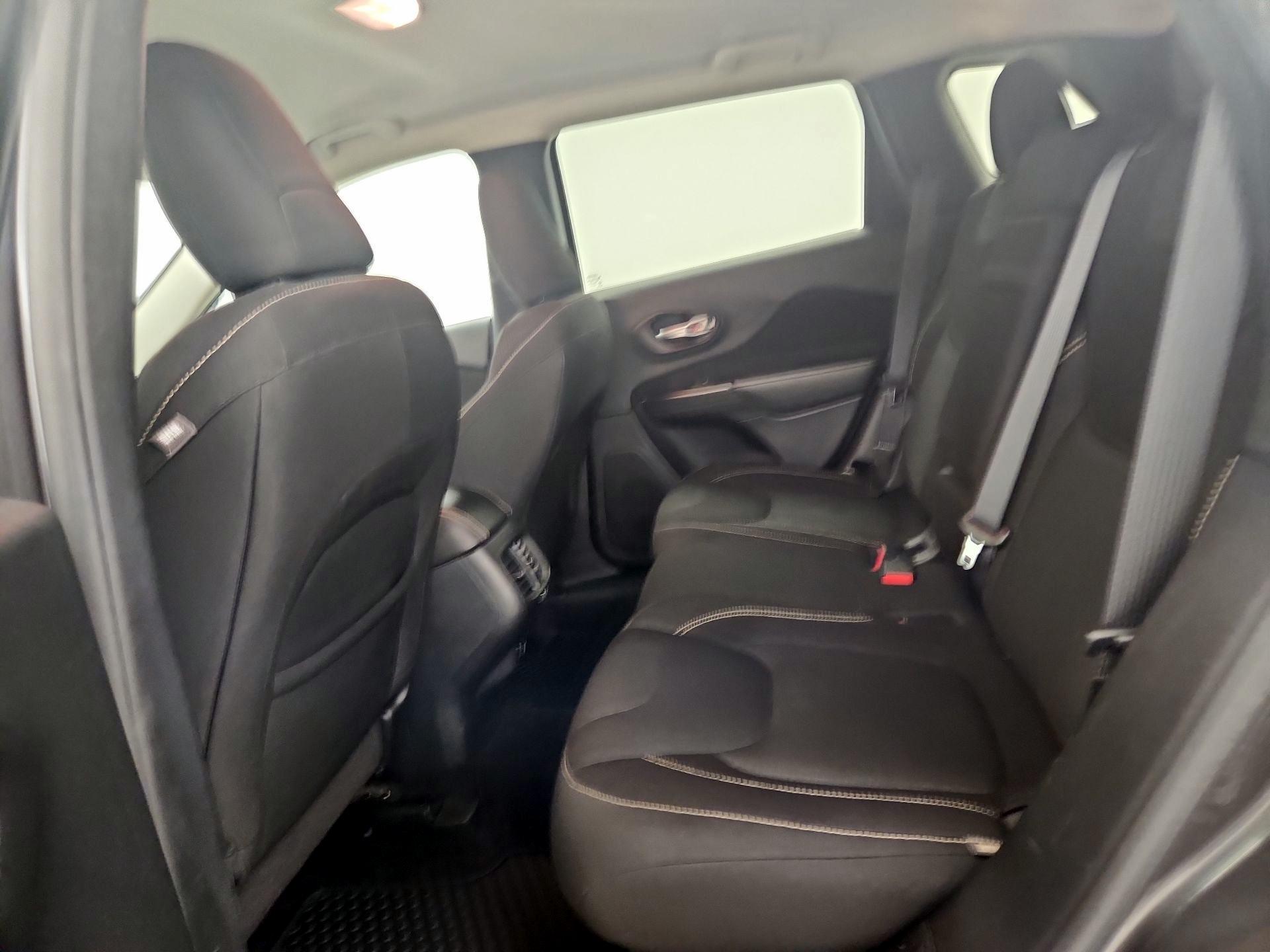 Thumbnail: 2016 Jeep Cherokee - 19