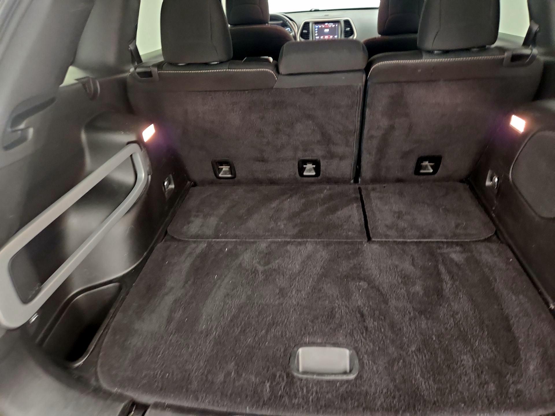 Thumbnail: 2016 Jeep Cherokee - 20