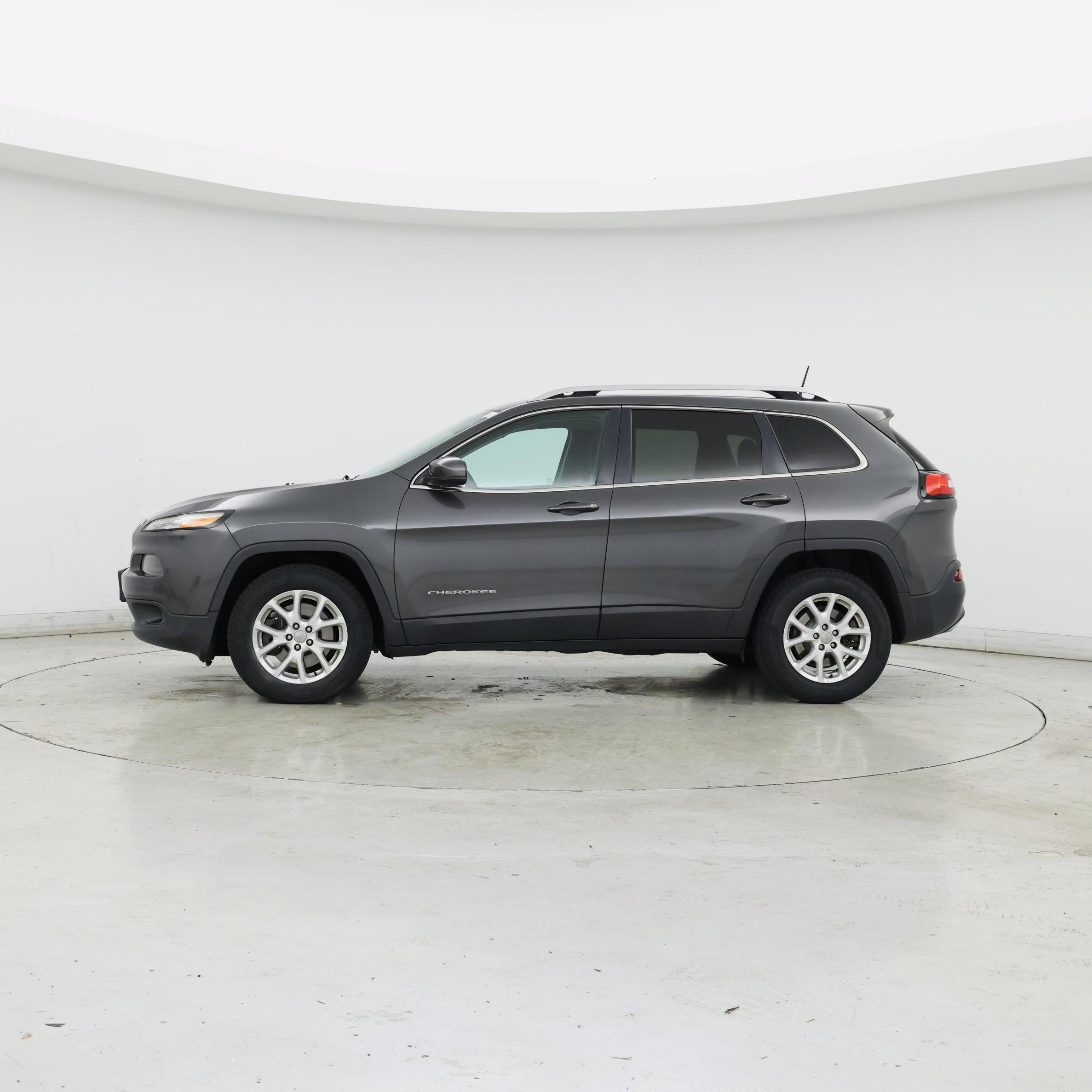 Thumbnail: 2016 Jeep Cherokee - 3
