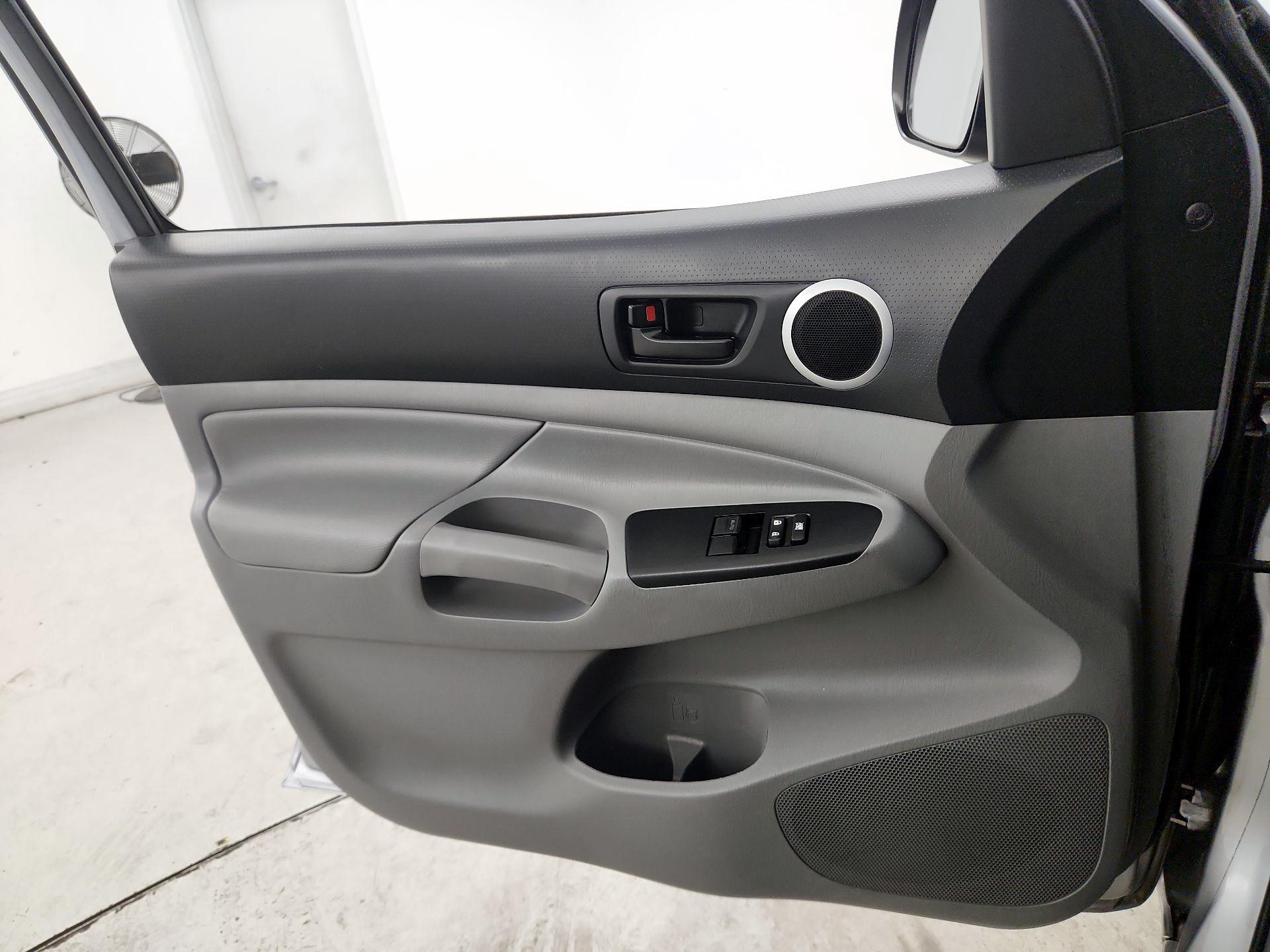 Thumbnail: 2014 Toyota Tacoma - 12