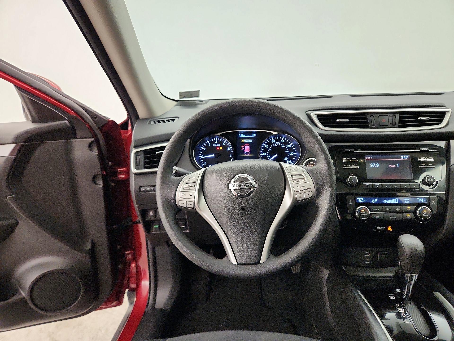 Thumbnail: 2016 Nissan Rogue - 10