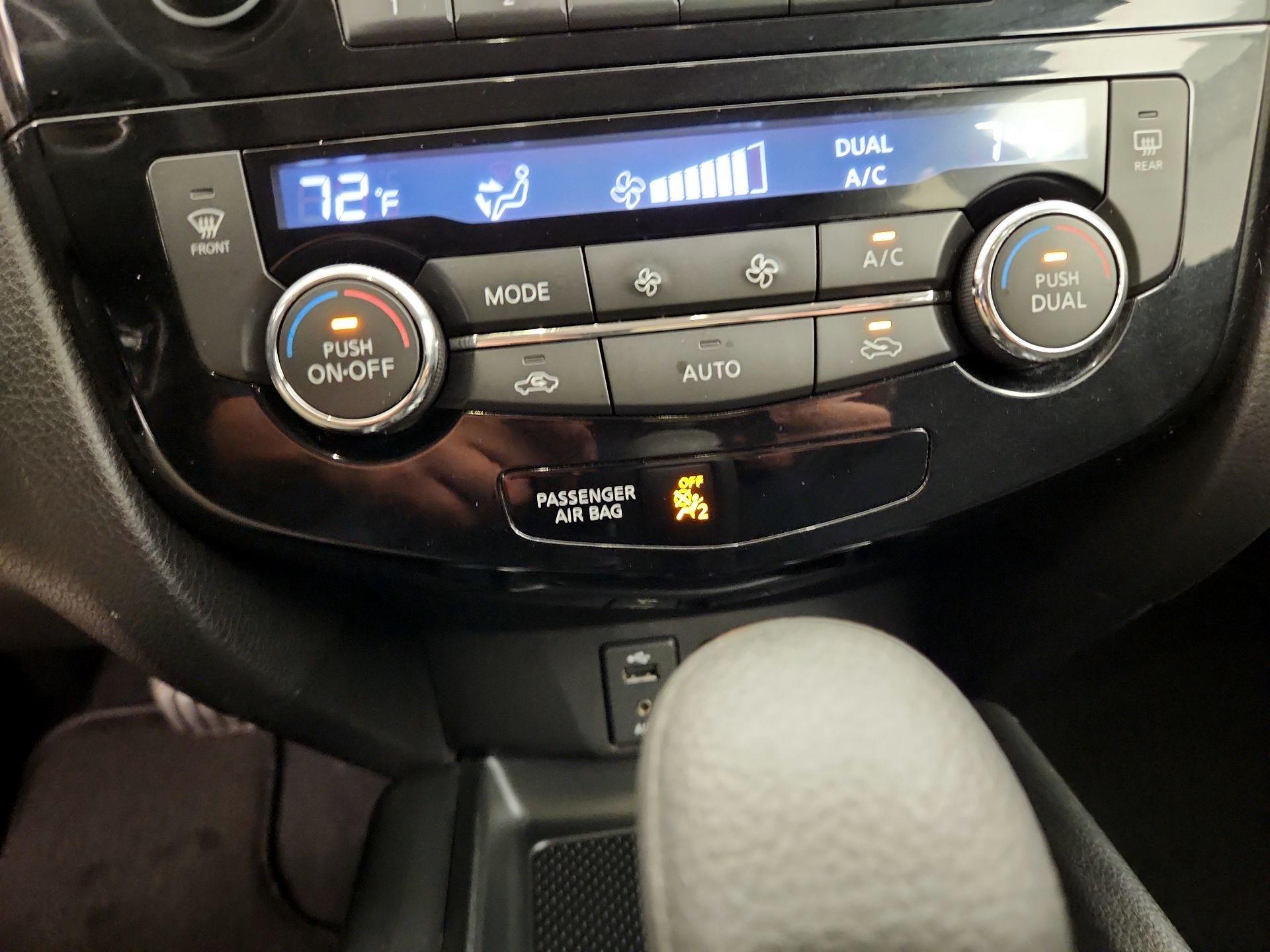 Thumbnail: 2016 Nissan Rogue - 16