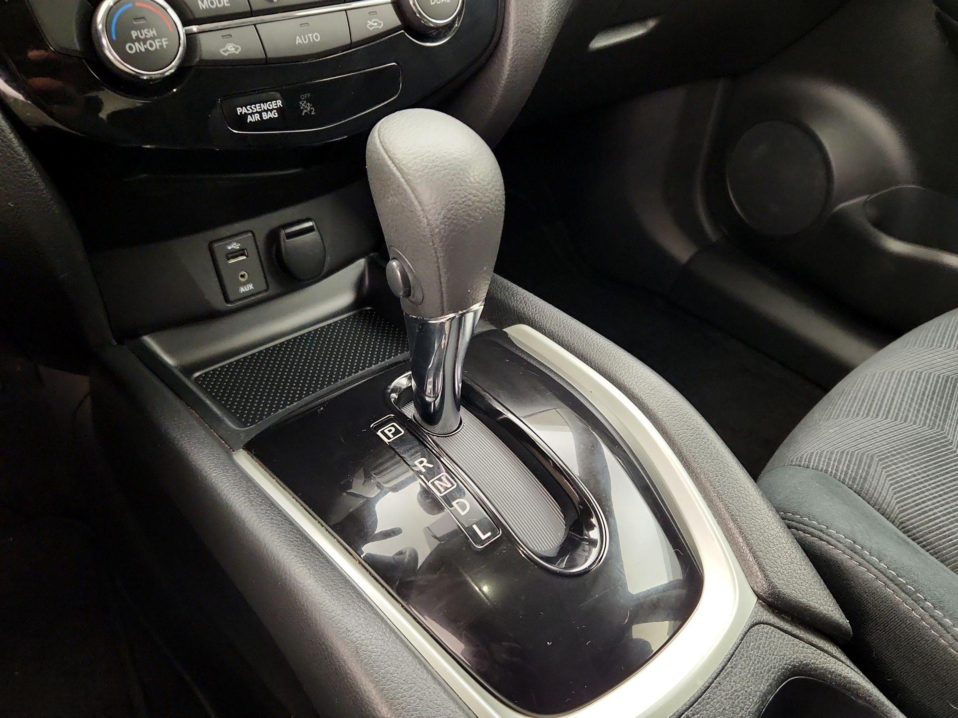 Thumbnail: 2016 Nissan Rogue - 17