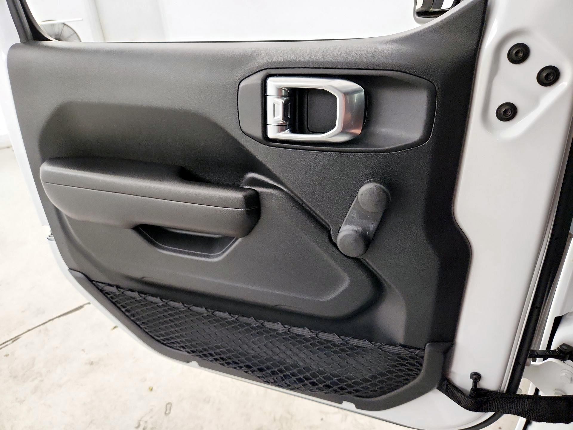 Thumbnail: 2018 Jeep Wrangler - 12