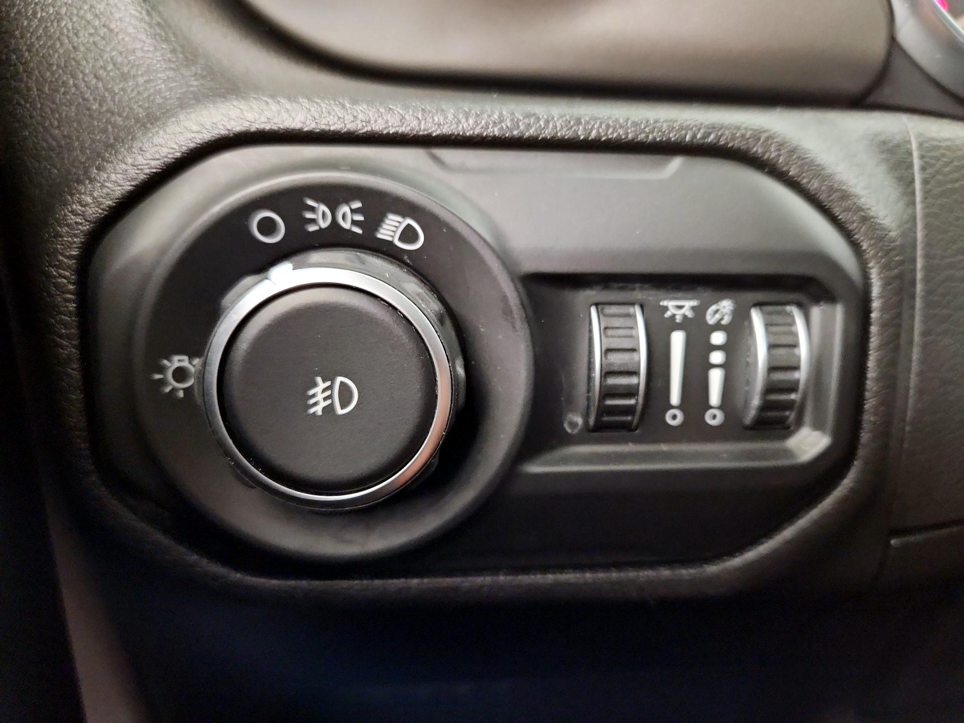 Thumbnail: 2018 Jeep Wrangler - 13