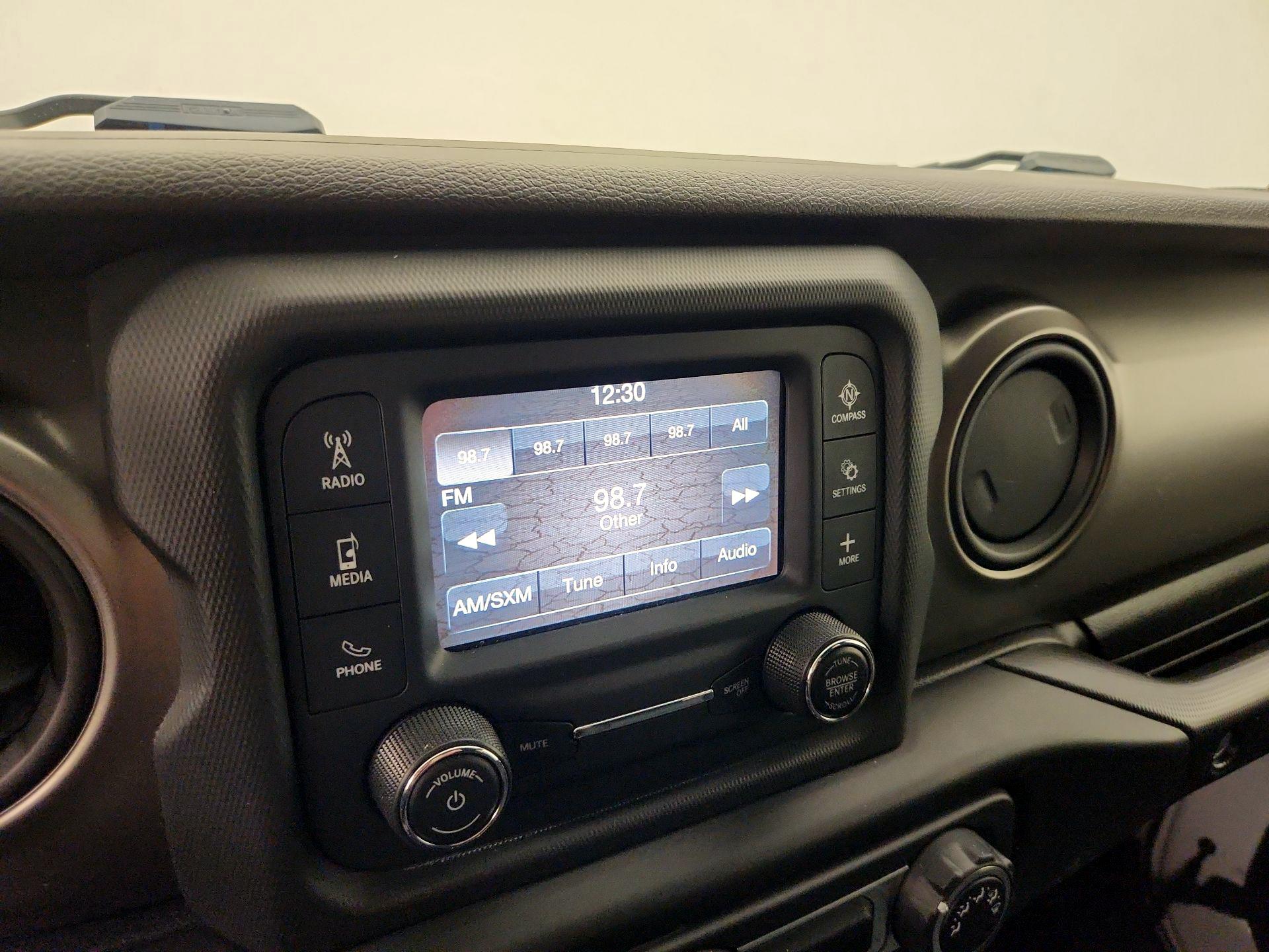 Thumbnail: 2018 Jeep Wrangler - 15