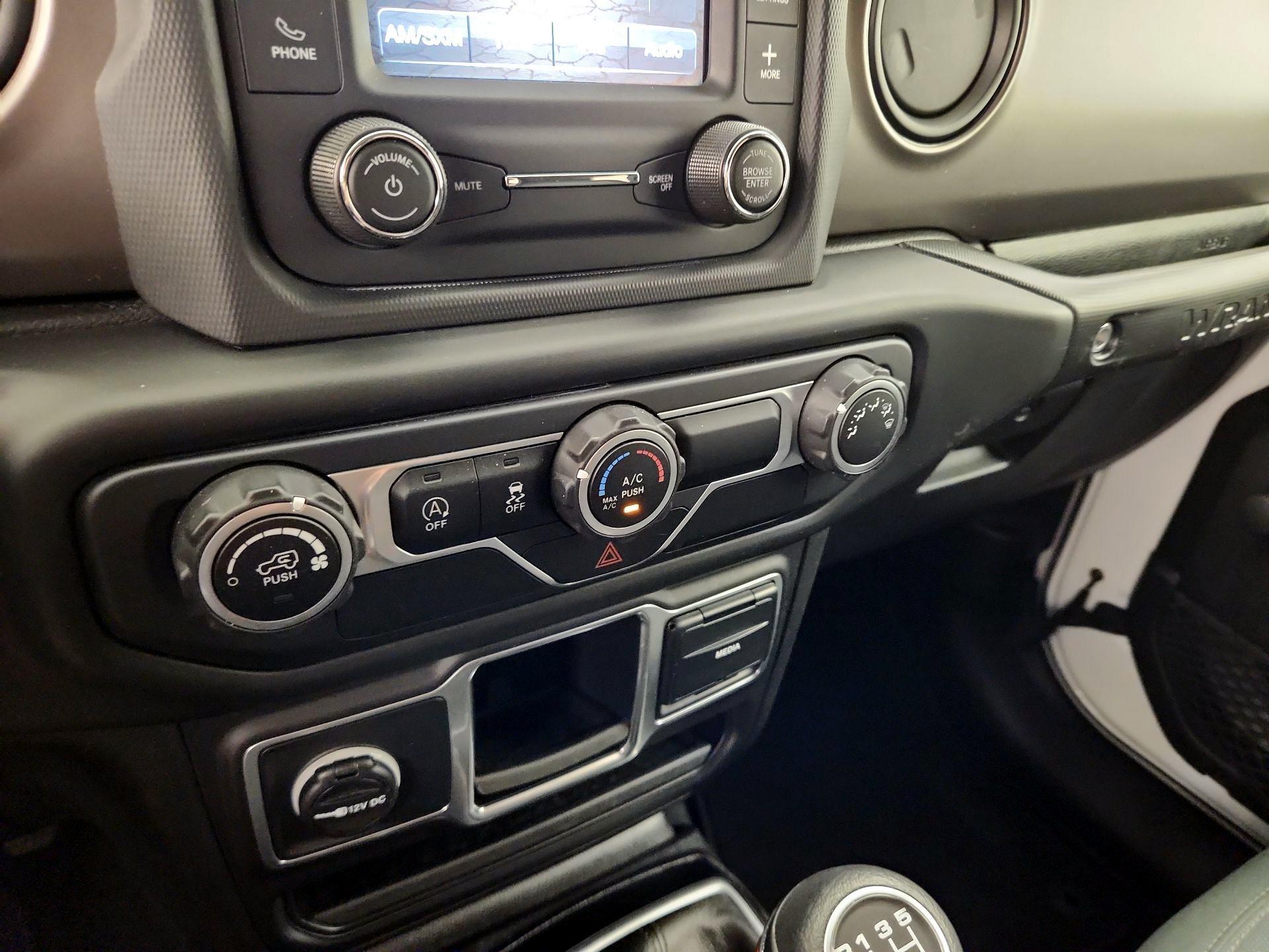 Thumbnail: 2018 Jeep Wrangler - 16