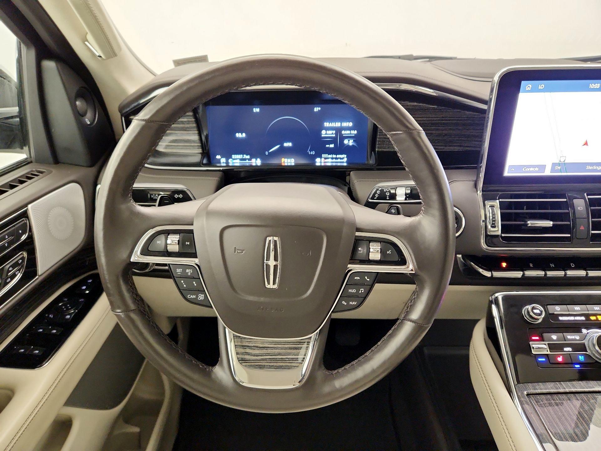 Thumbnail: 2020 Lincoln Navigator L - 10