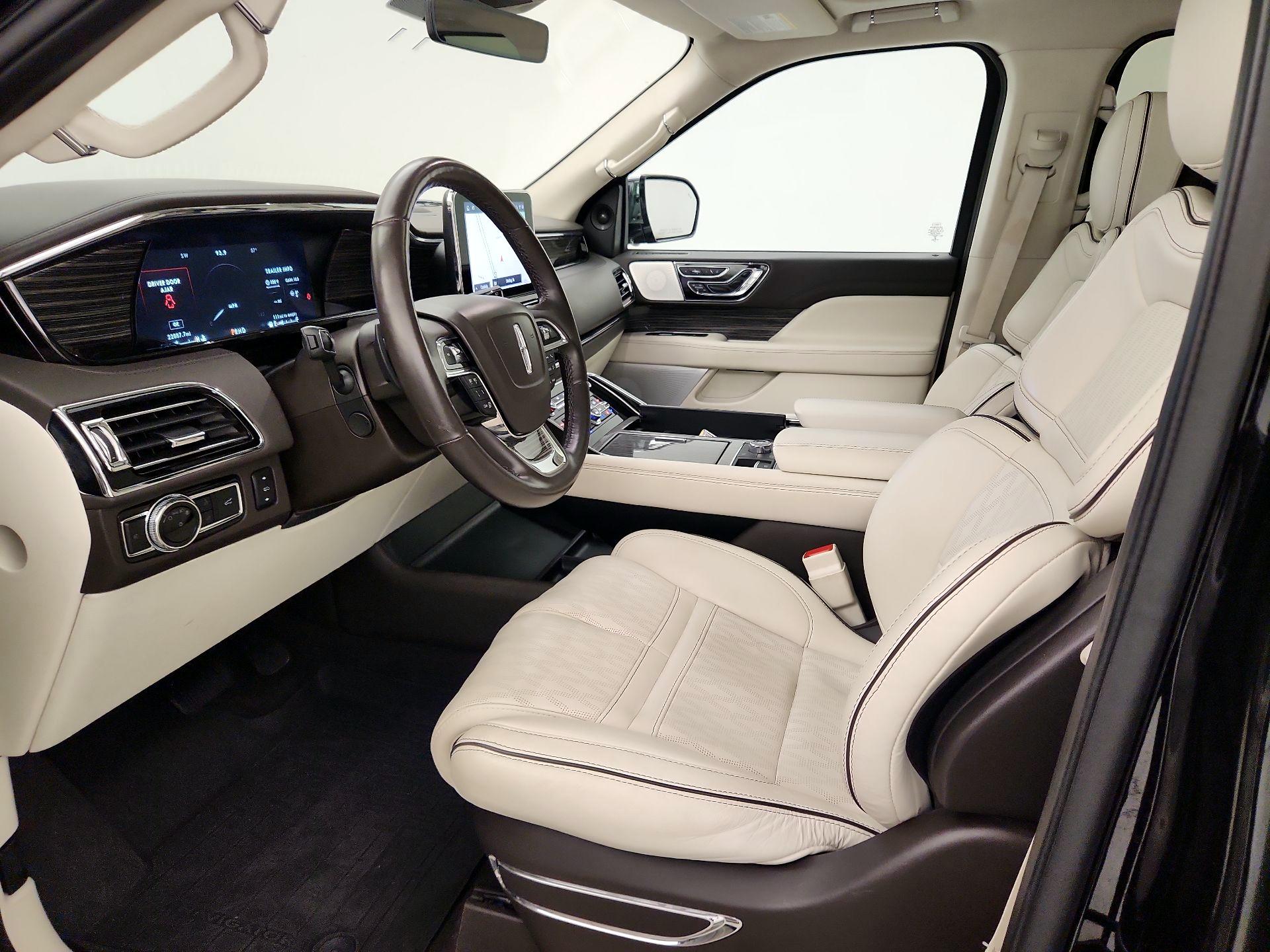 Thumbnail: 2020 Lincoln Navigator L - 11