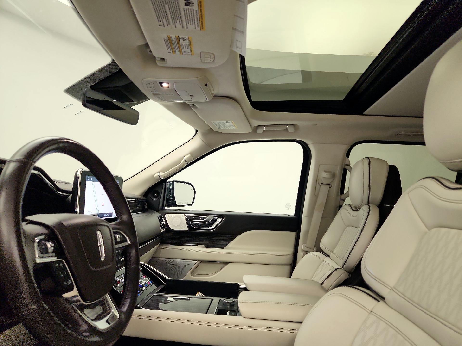 Thumbnail: 2020 Lincoln Navigator L - 20