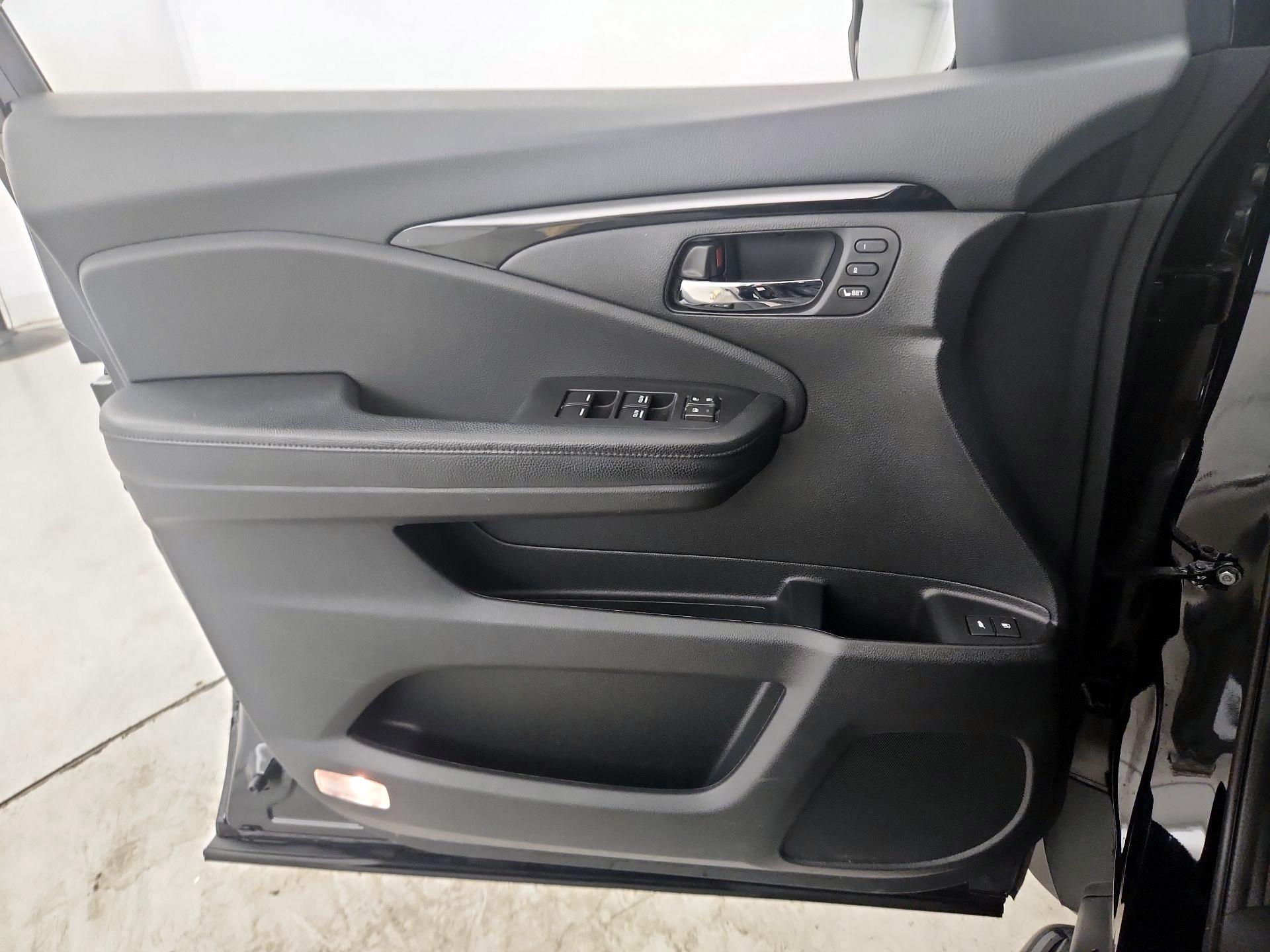 Thumbnail: 2018 Honda Pilot - 12