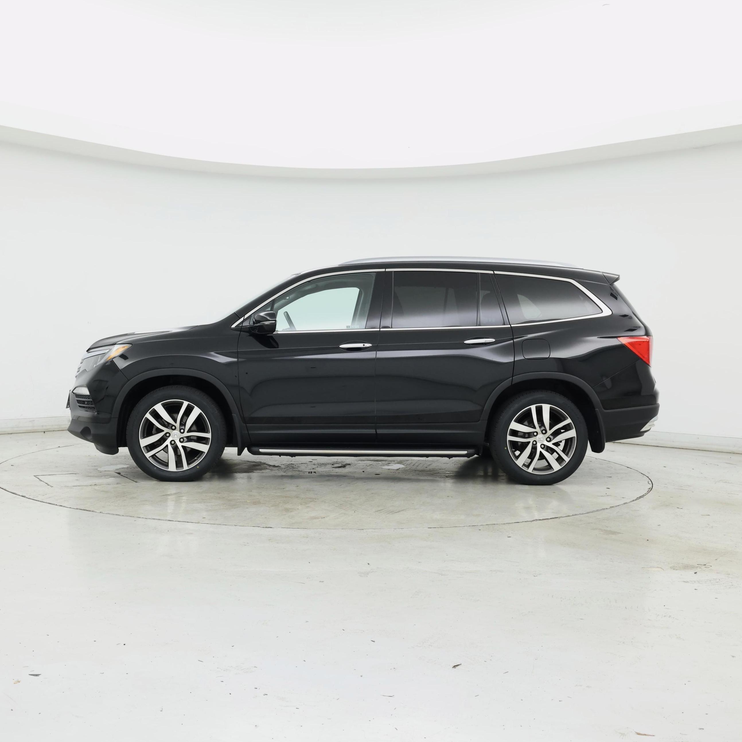 Thumbnail: 2018 Honda Pilot - 3