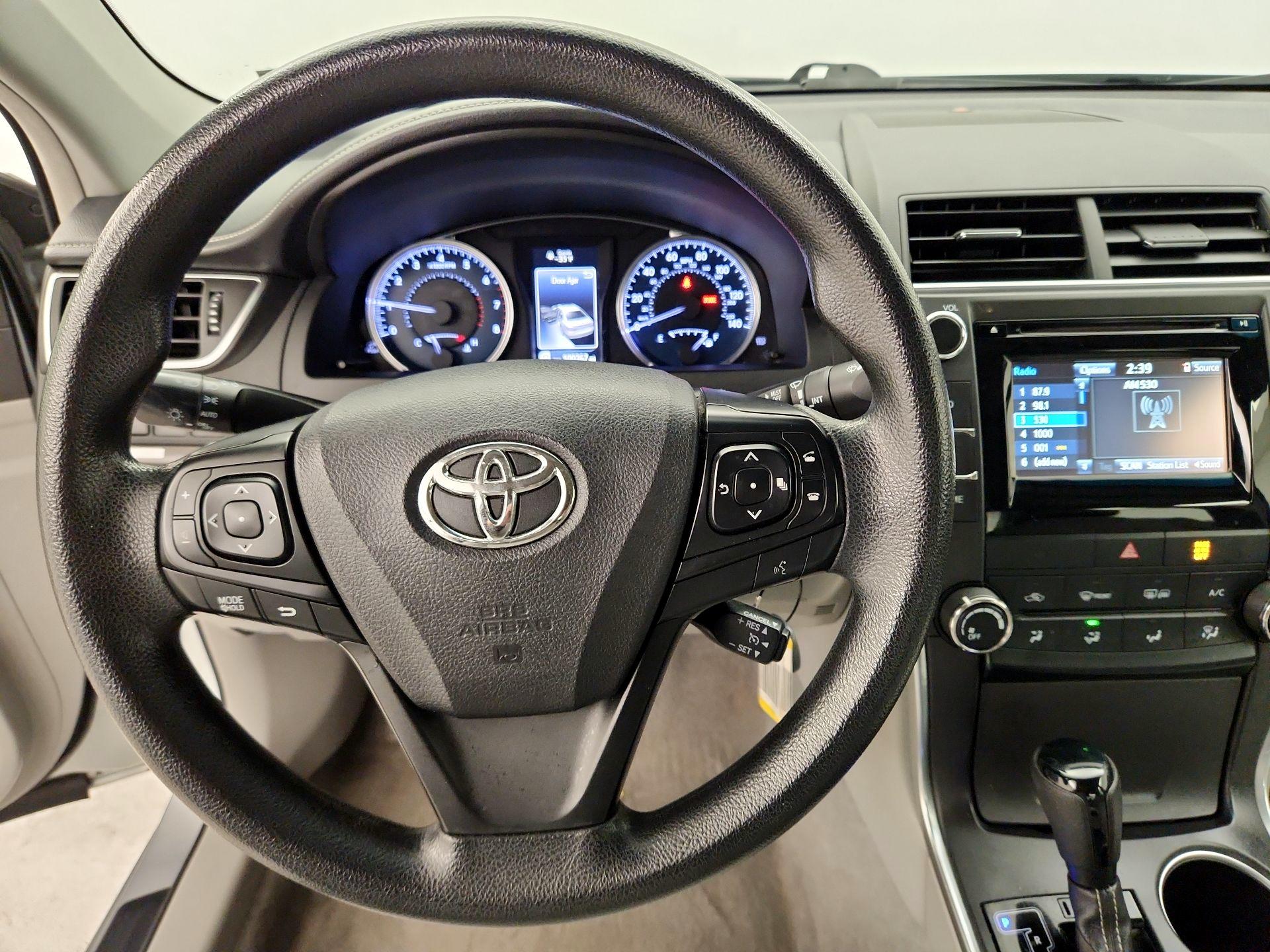 Thumbnail: 2015 Toyota Camry - 12