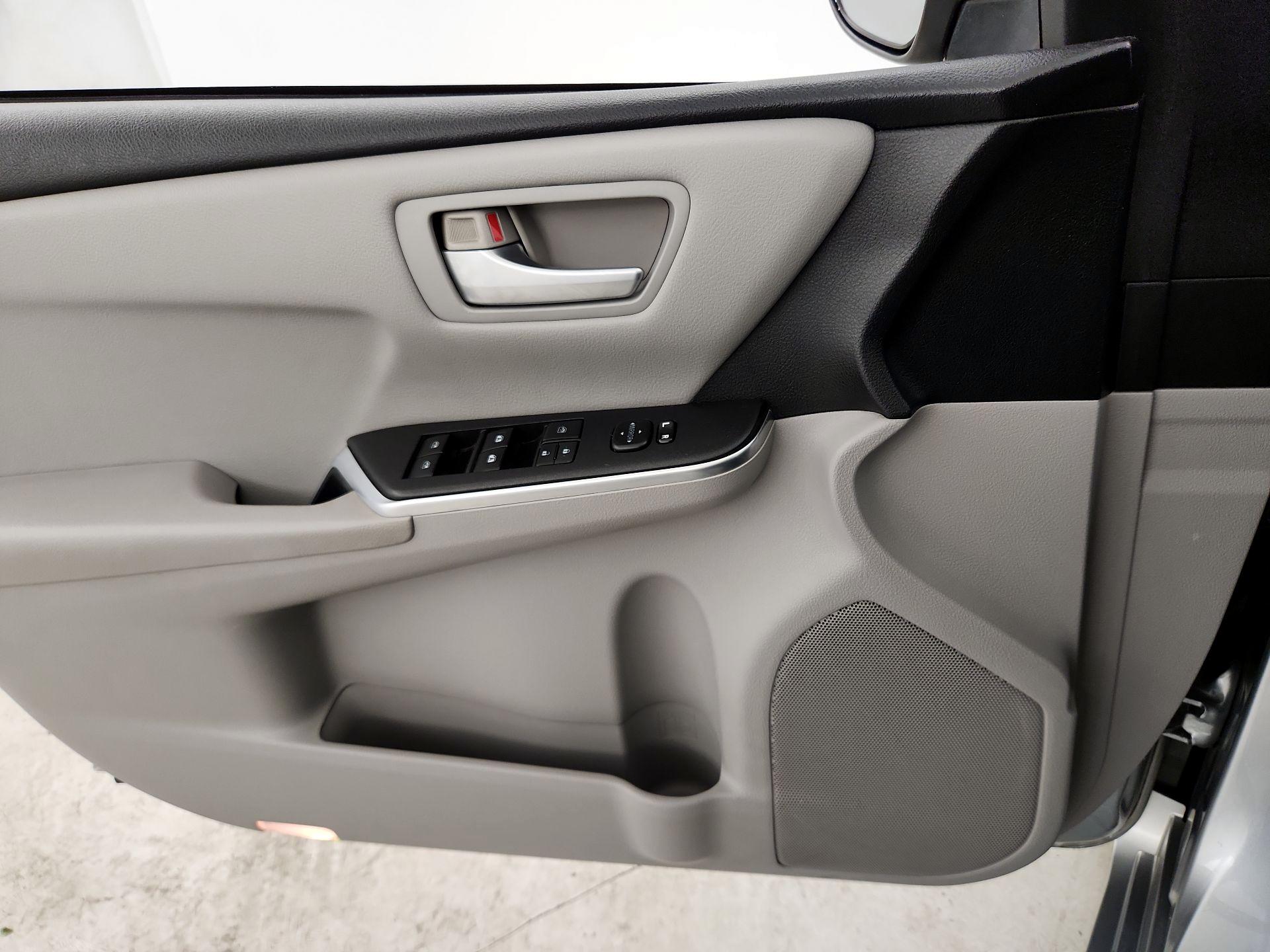 Thumbnail: 2015 Toyota Camry - 13