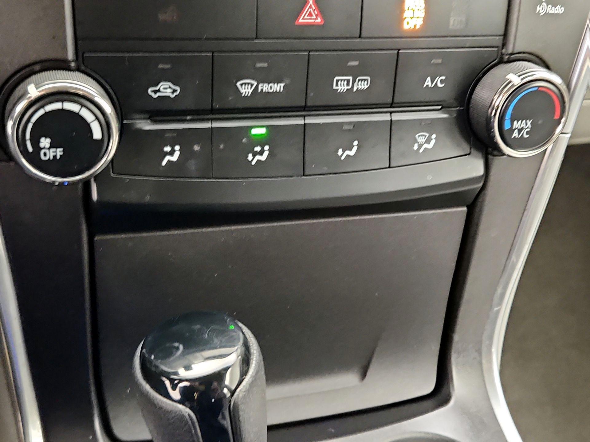 Thumbnail: 2015 Toyota Camry - 17