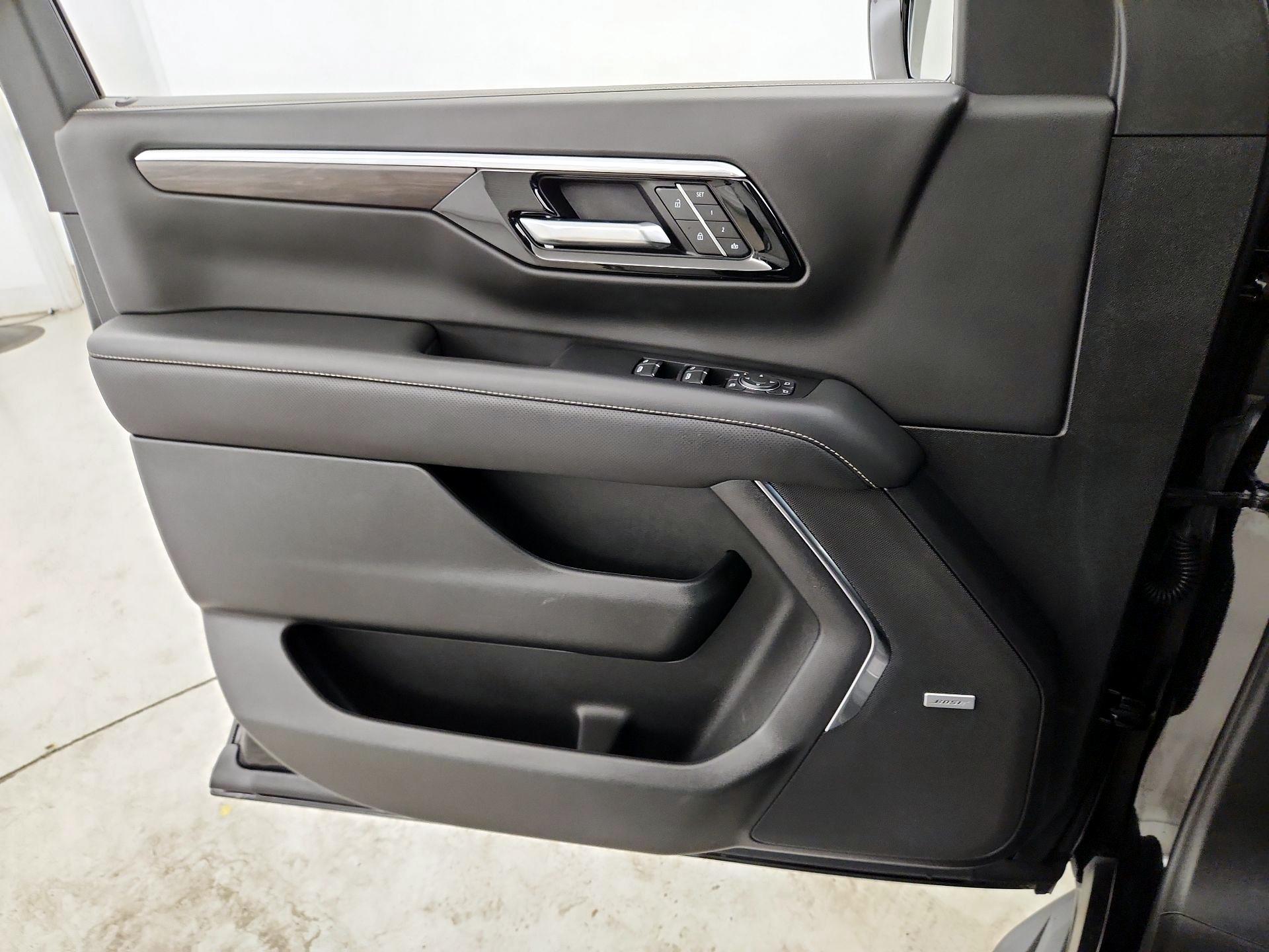 Thumbnail: 2025 Chevrolet Suburban - 12