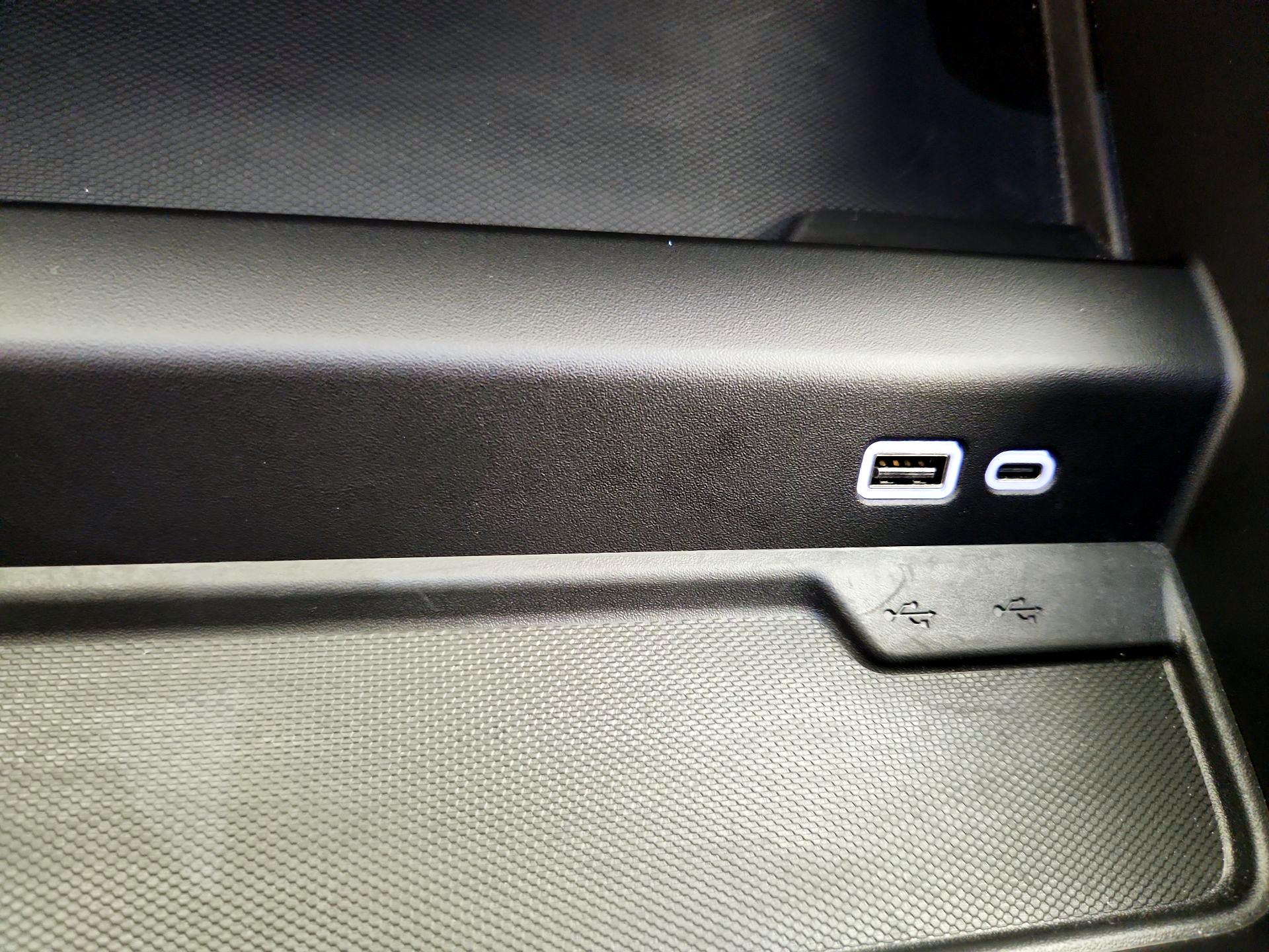 Thumbnail: 2025 Chevrolet Suburban - 19
