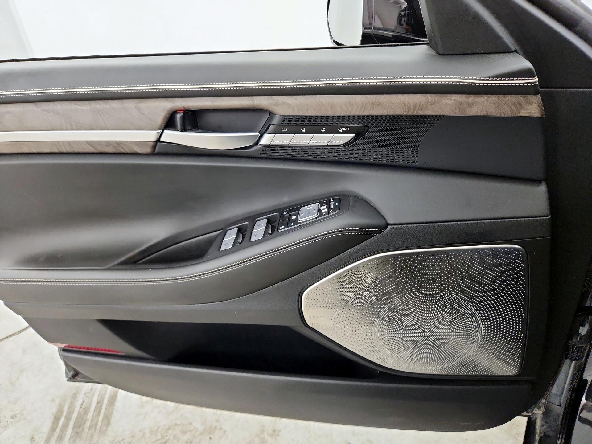 Thumbnail: 2020 Genesis G90 - 12