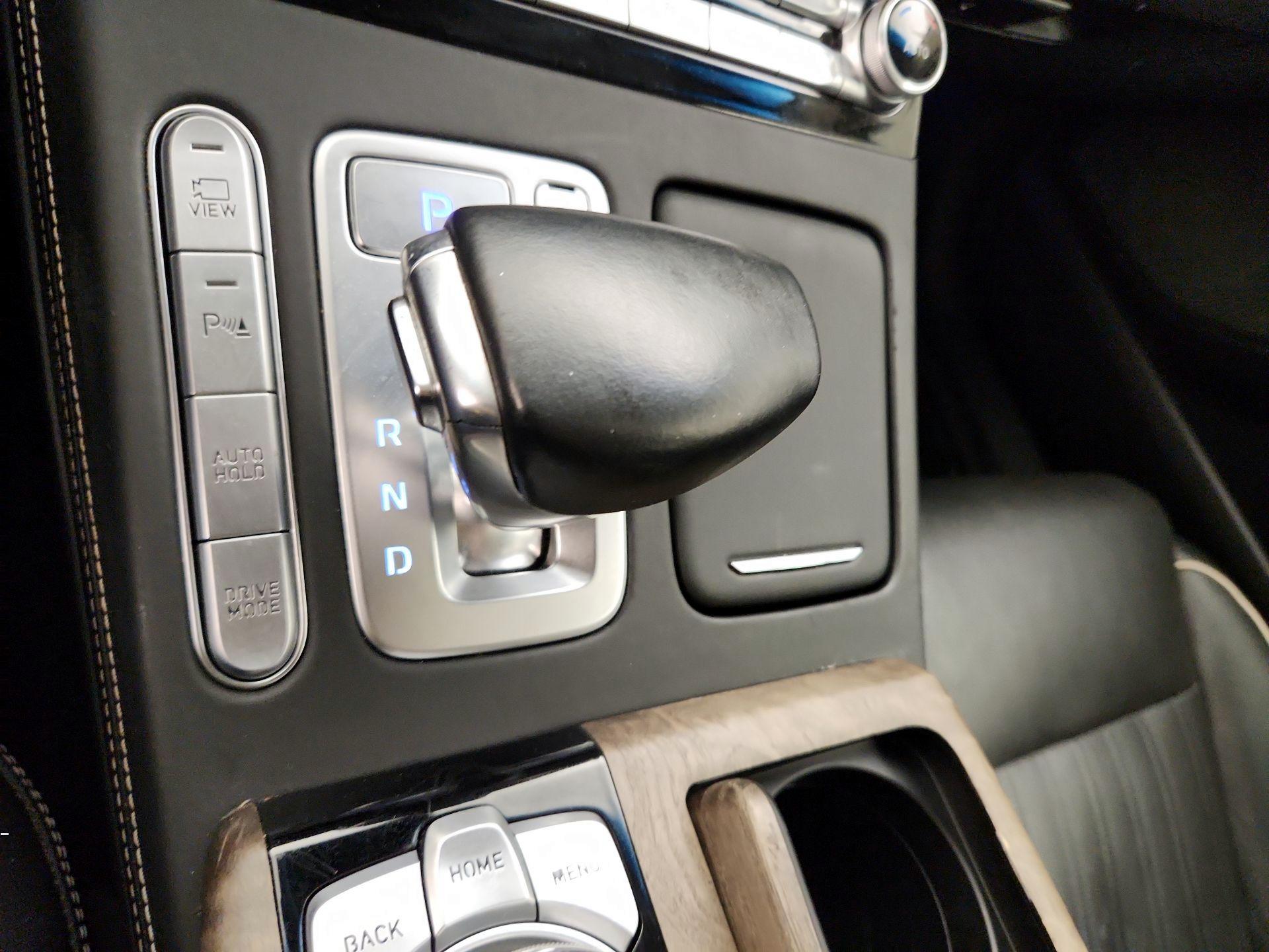 Thumbnail: 2020 Genesis G90 - 18