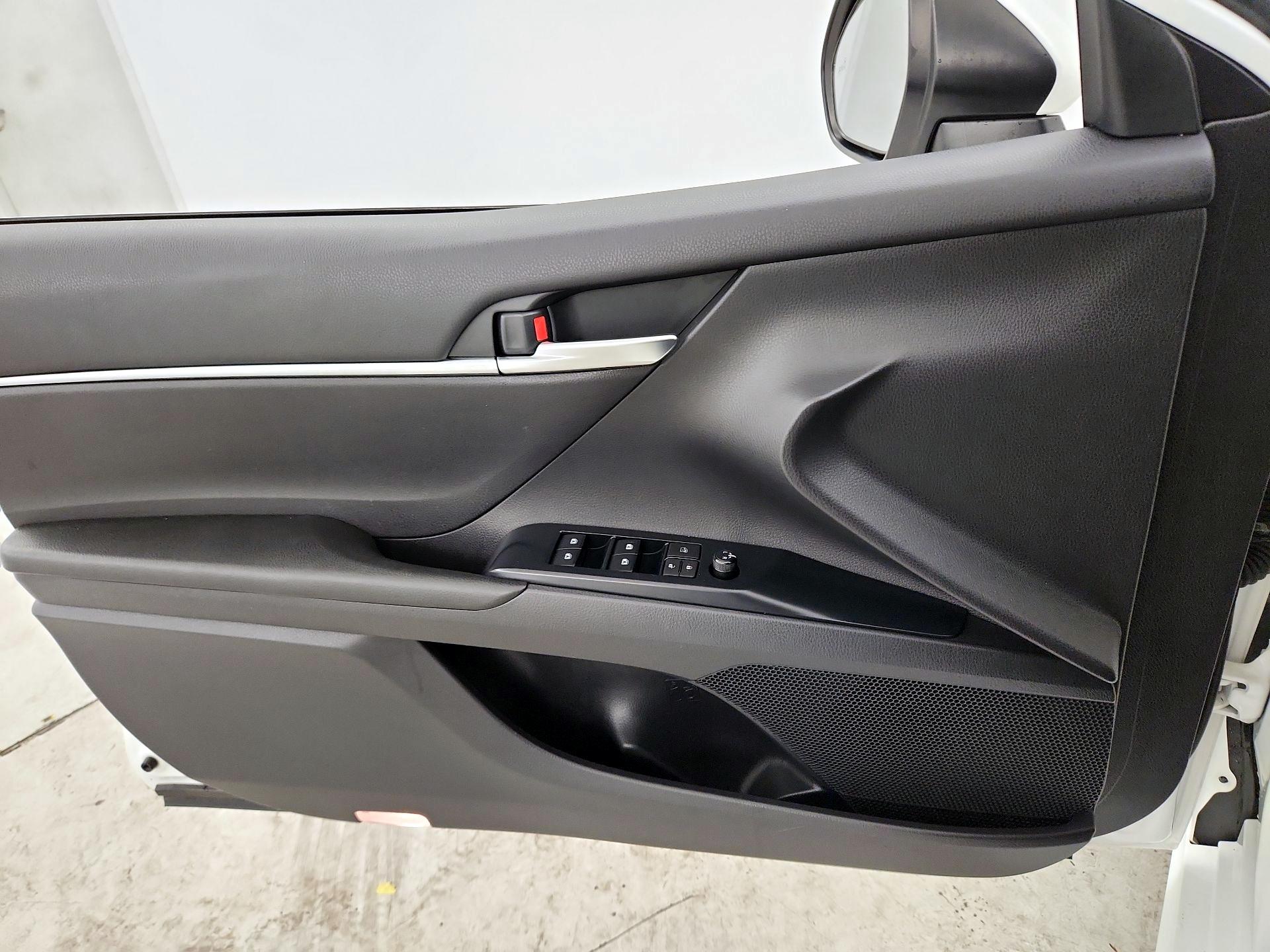 Thumbnail: 2019 Toyota Camry - 12