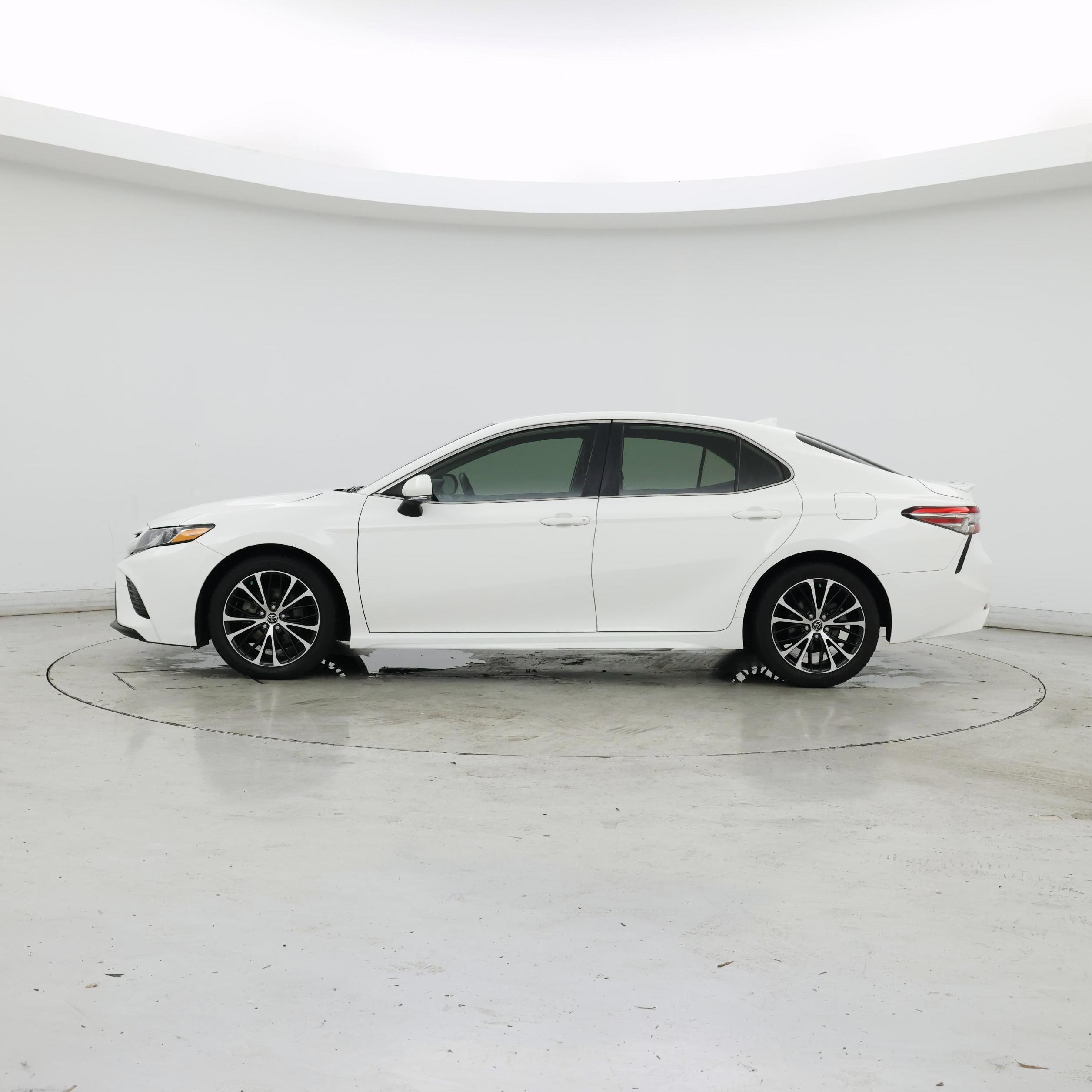 Thumbnail: 2019 Toyota Camry - 3