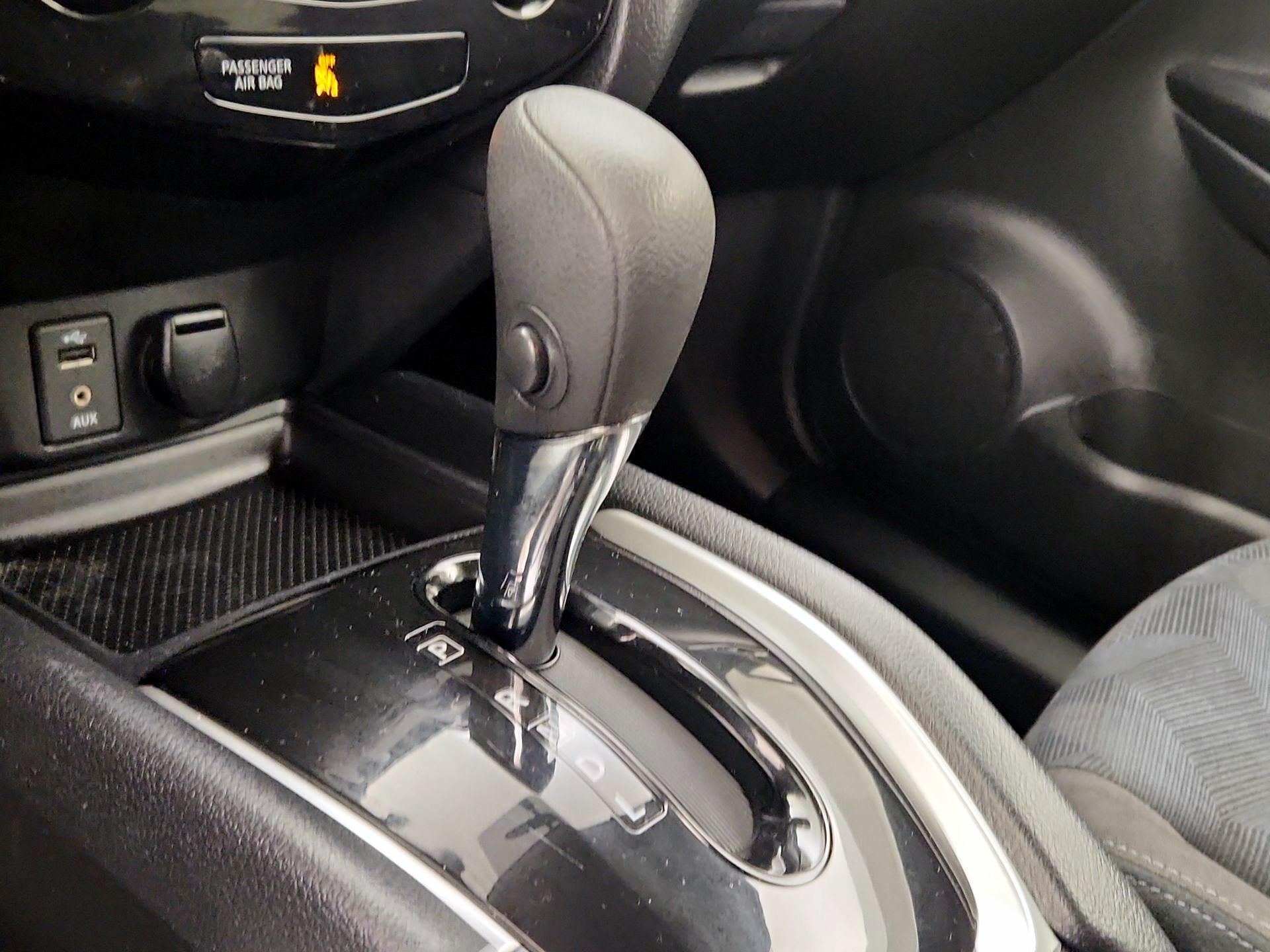 Thumbnail: 2015 Nissan Rogue - 18