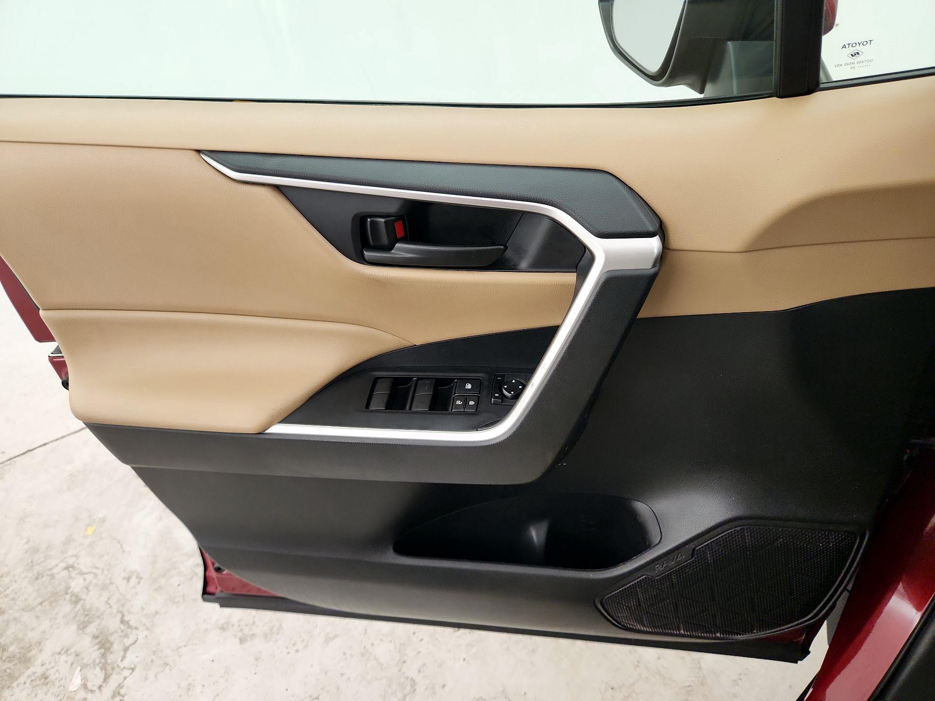 Thumbnail: 2020 Toyota RAV4 - 12