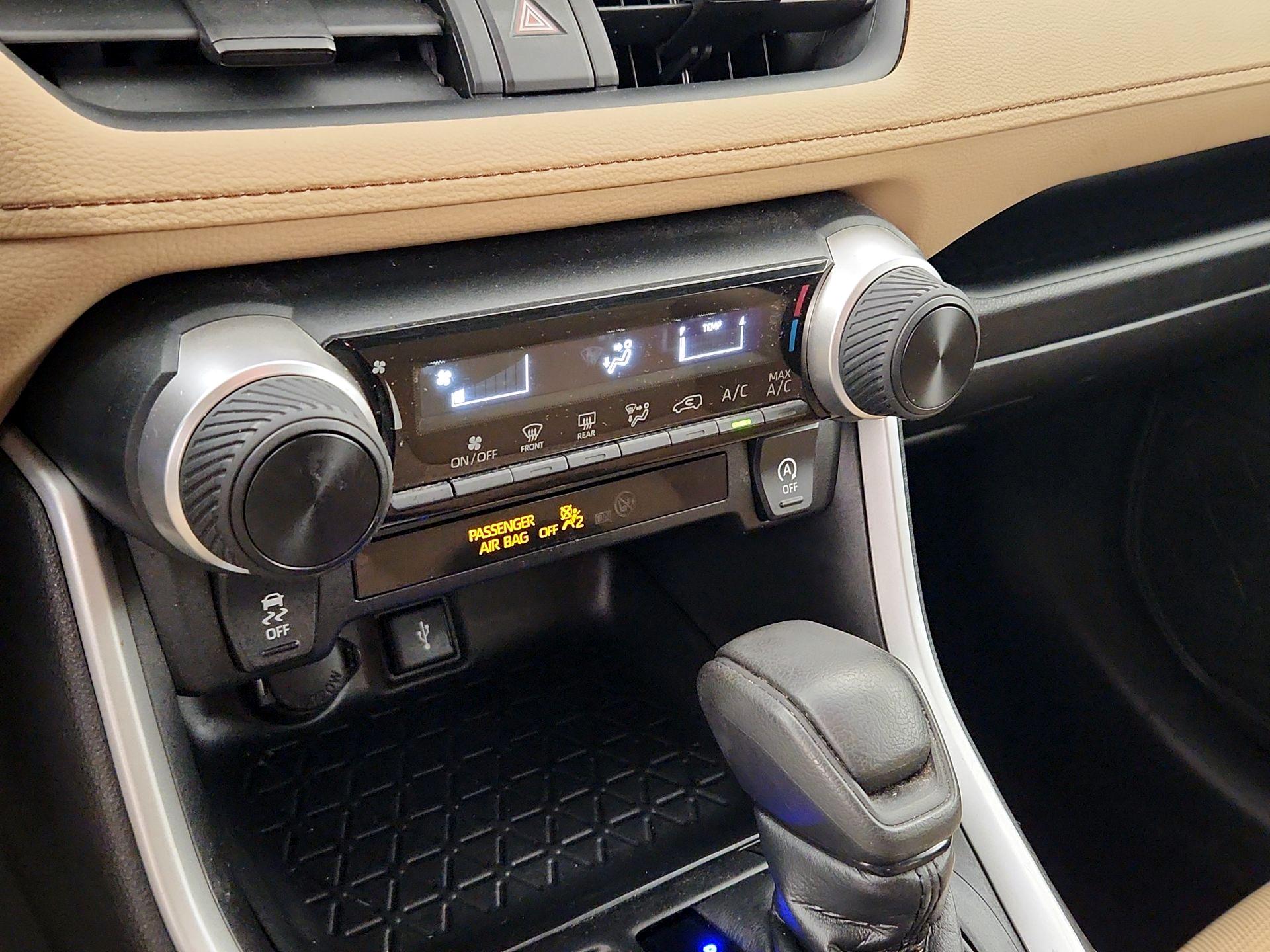 Thumbnail: 2020 Toyota RAV4 - 16
