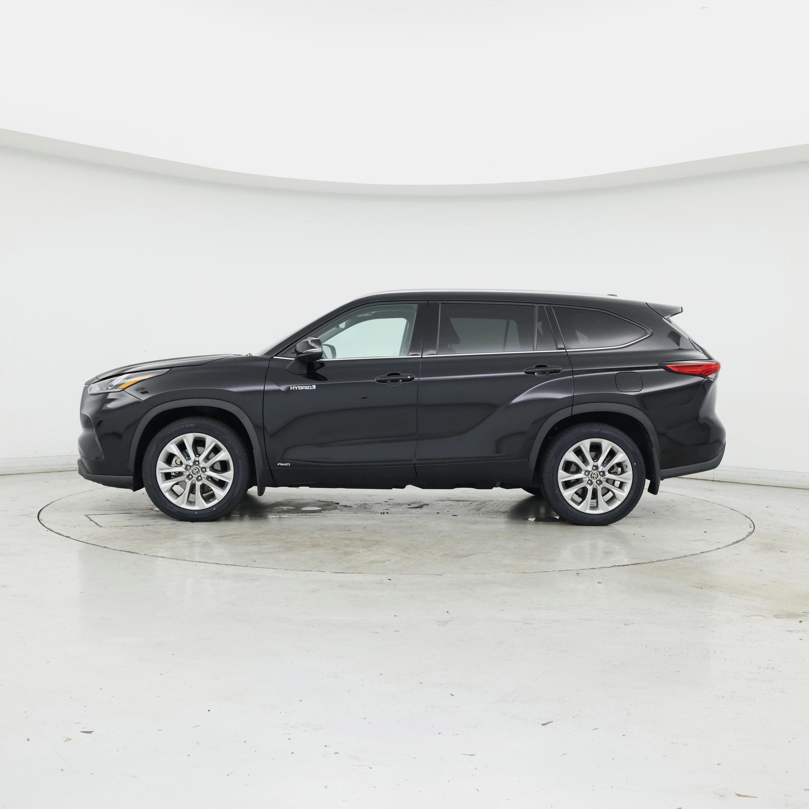 Thumbnail: 2021 Toyota Highlander - 3