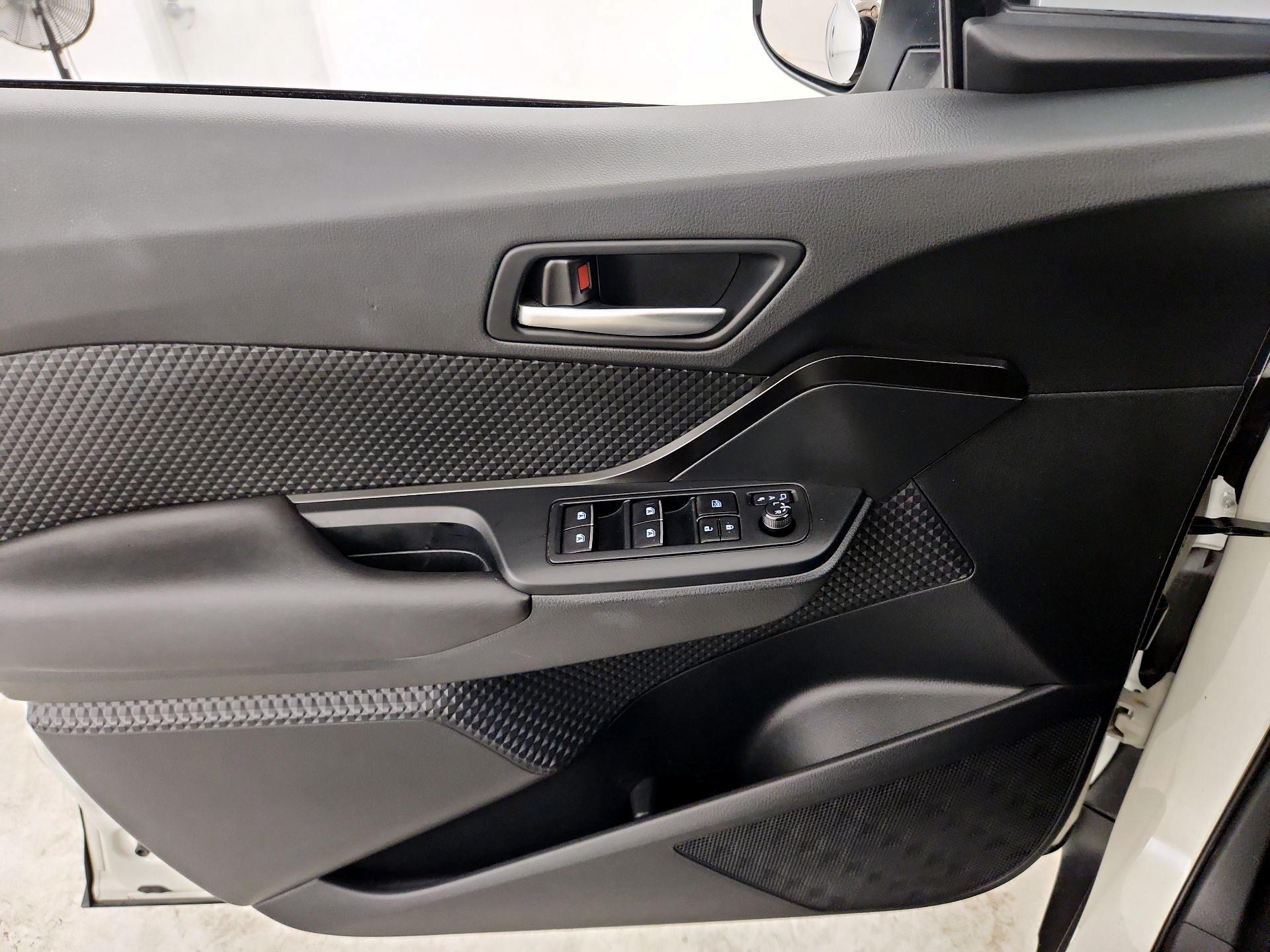 Thumbnail: 2018 Toyota C-HR - 12