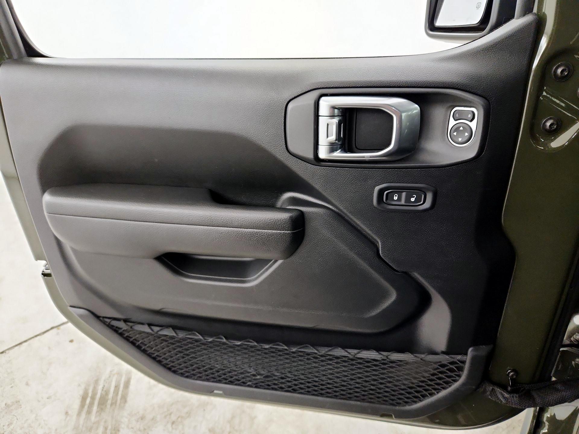 Thumbnail: 2022 Jeep Gladiator - 12