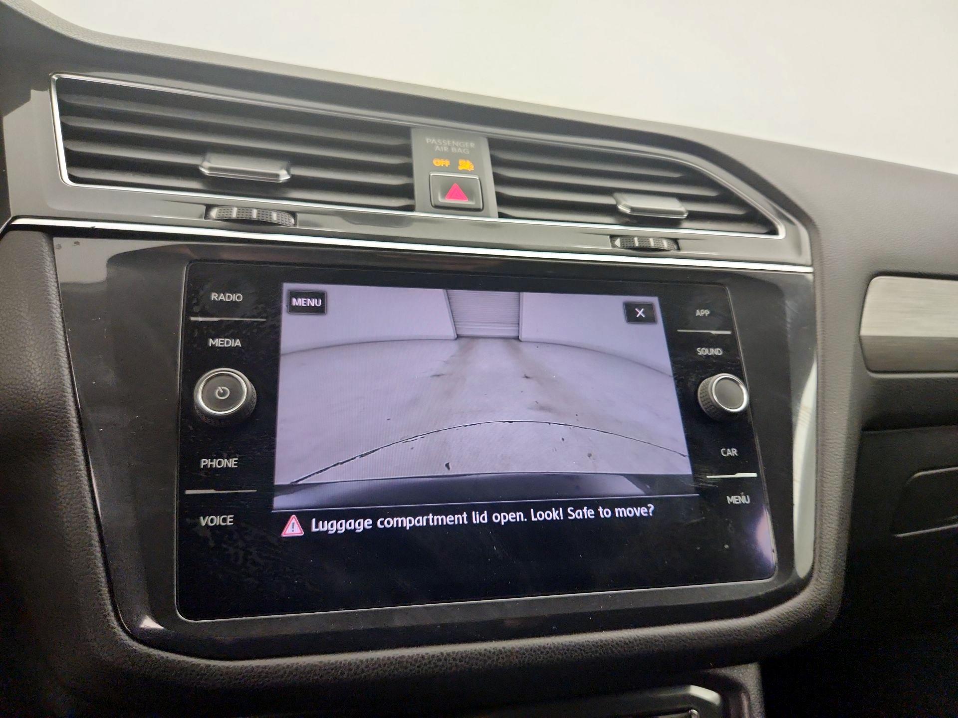 Thumbnail: 2018 Volkswagen Tiguan - 14