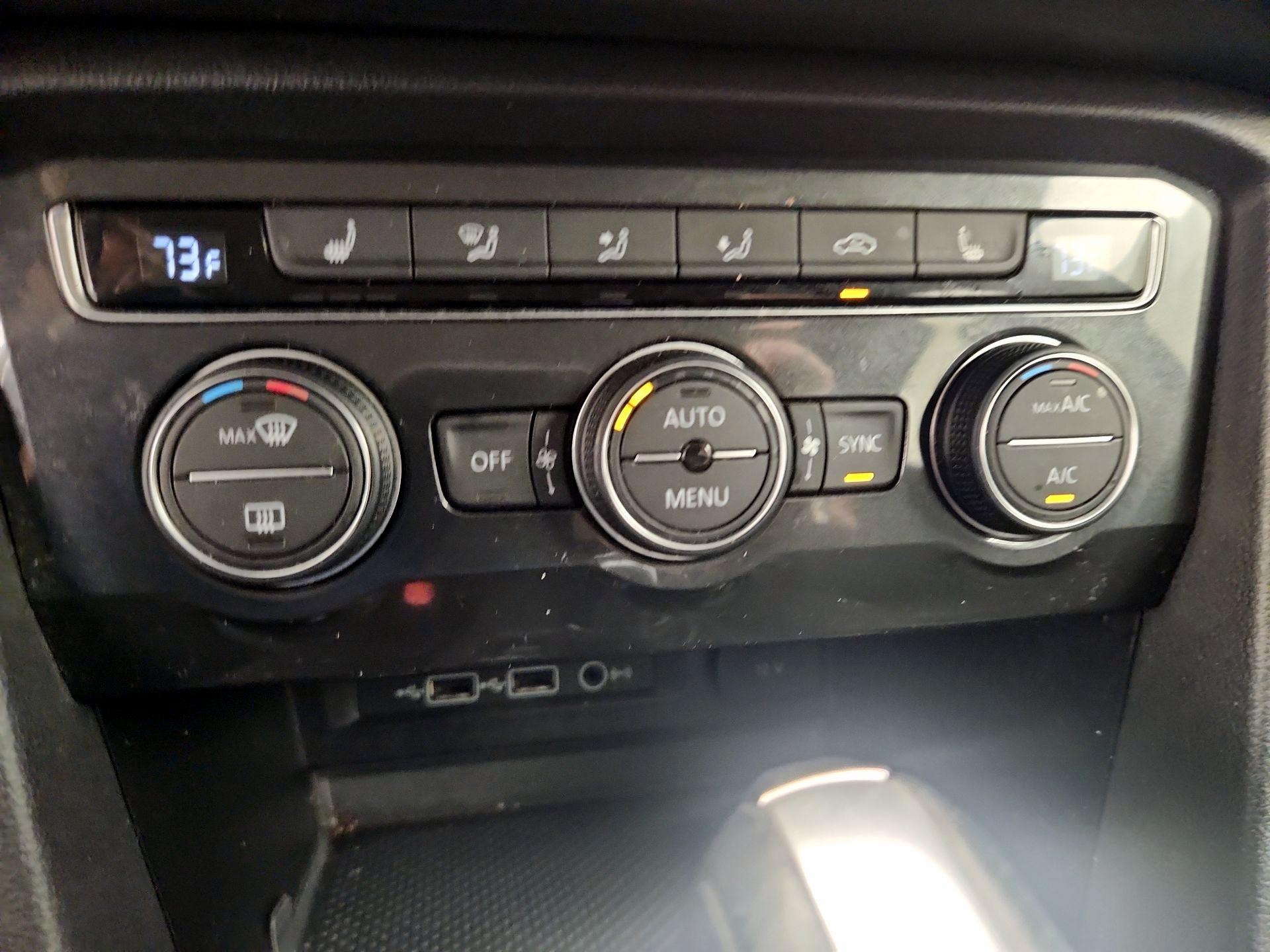 Thumbnail: 2018 Volkswagen Tiguan - 16