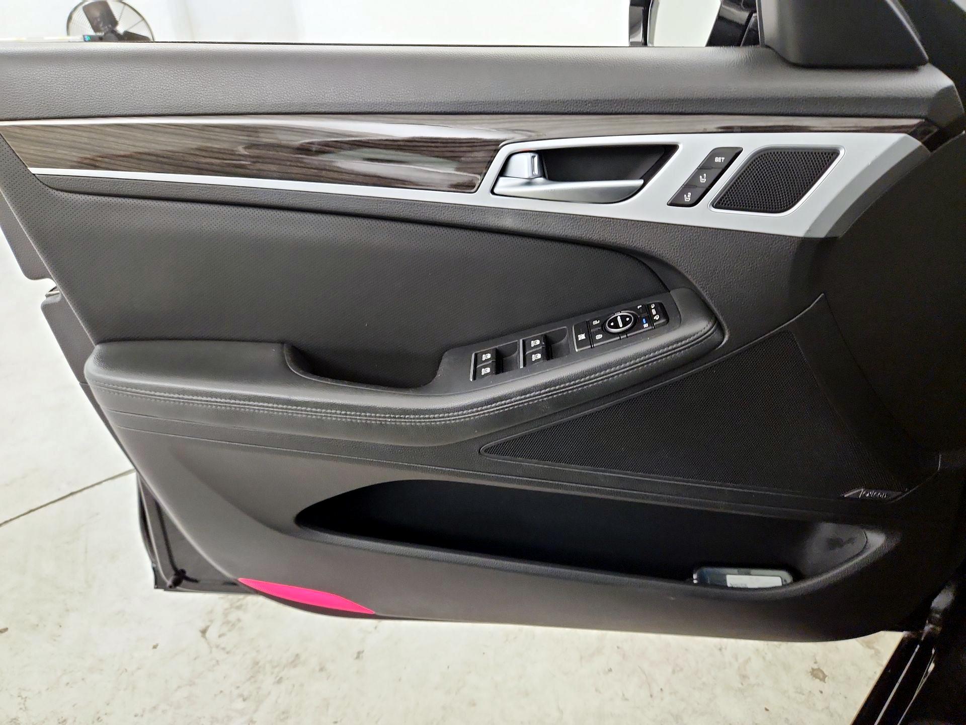 Thumbnail: 2015 Hyundai Genesis - 12