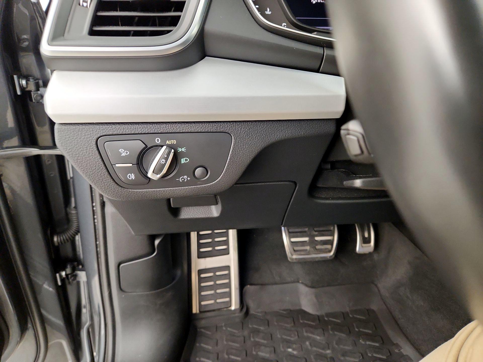 Thumbnail: 2018 Audi SQ5 - 13