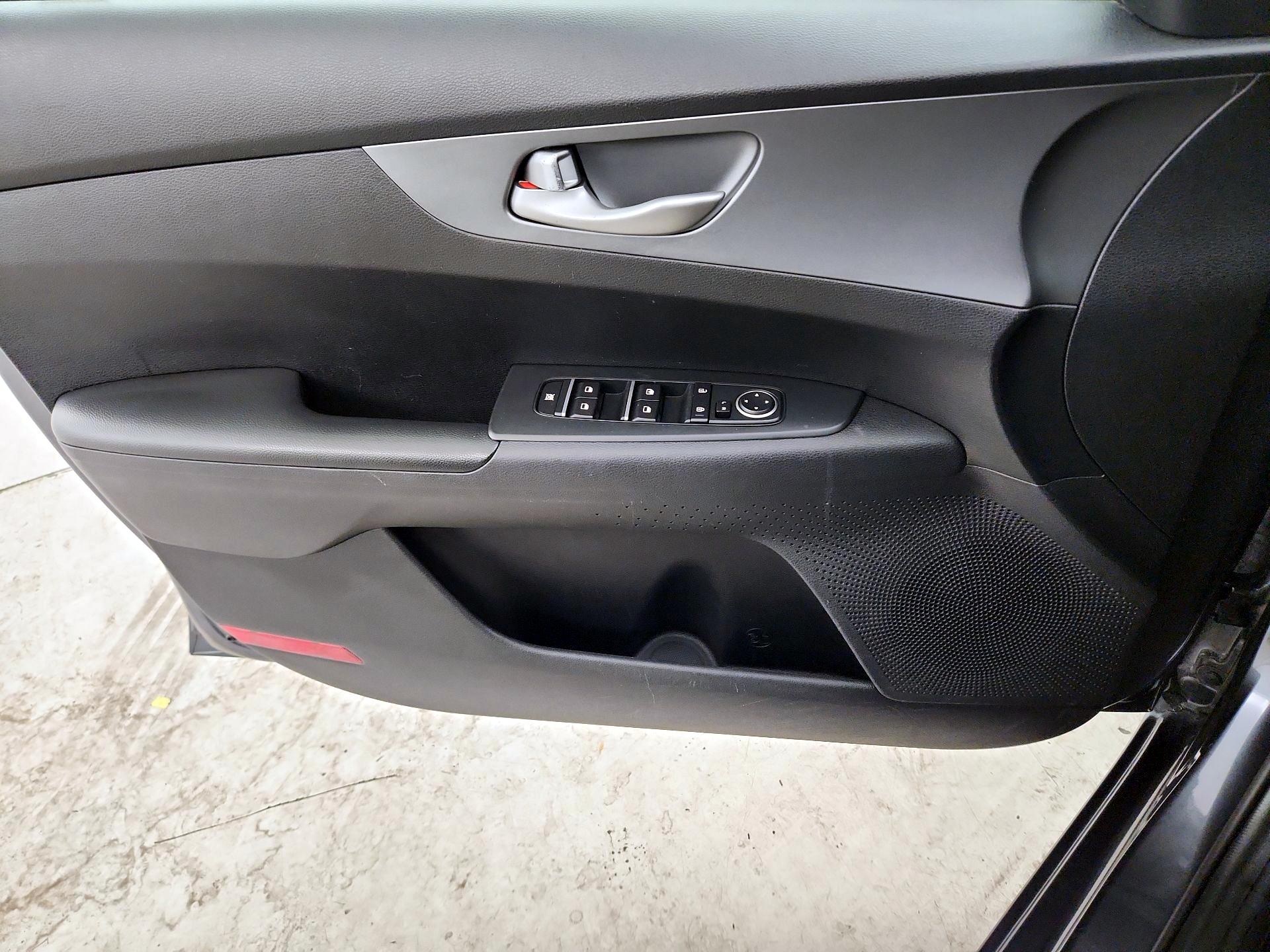 Thumbnail: 2019 Kia Forte - 12