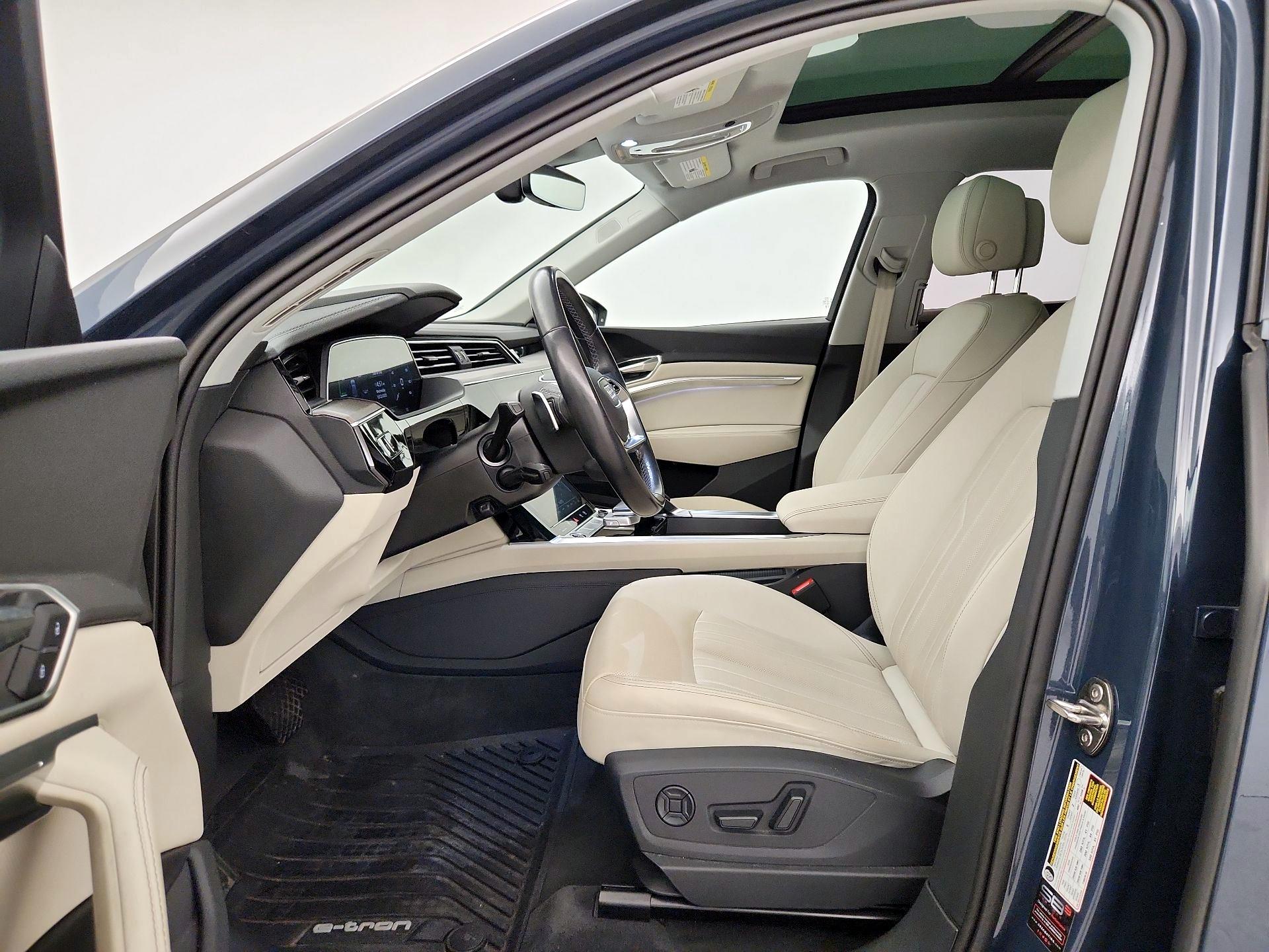 Thumbnail: 2024 Audi Q8 e-tron - 11