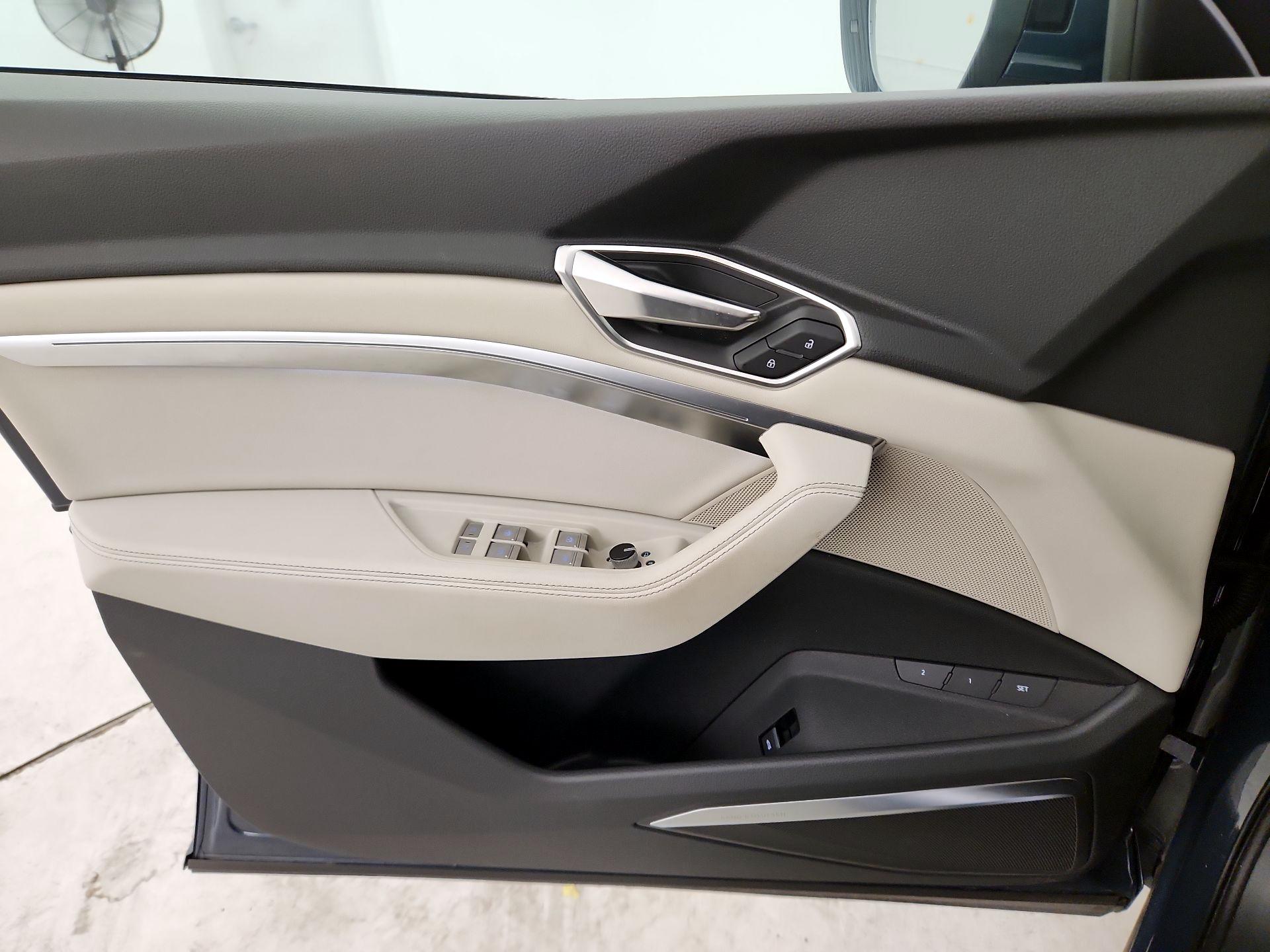 Thumbnail: 2024 Audi Q8 e-tron - 12