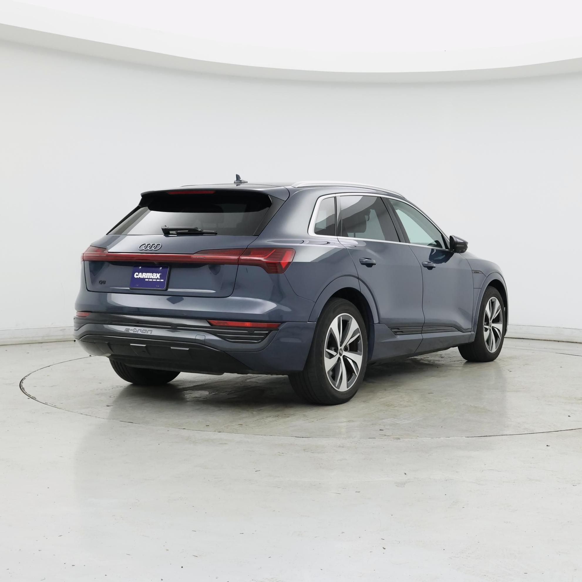 Thumbnail: 2024 Audi Q8 e-tron - 8