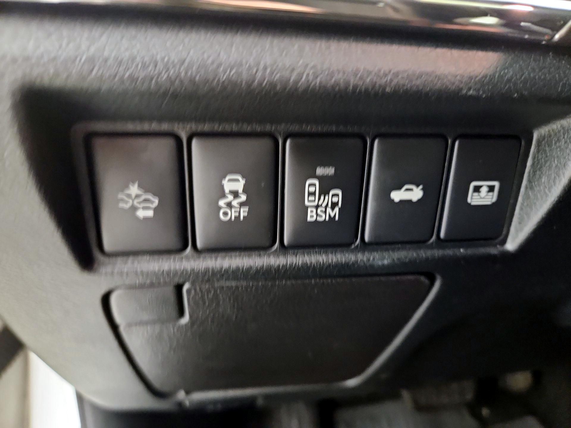 Thumbnail: 2016 Toyota Avalon - 13
