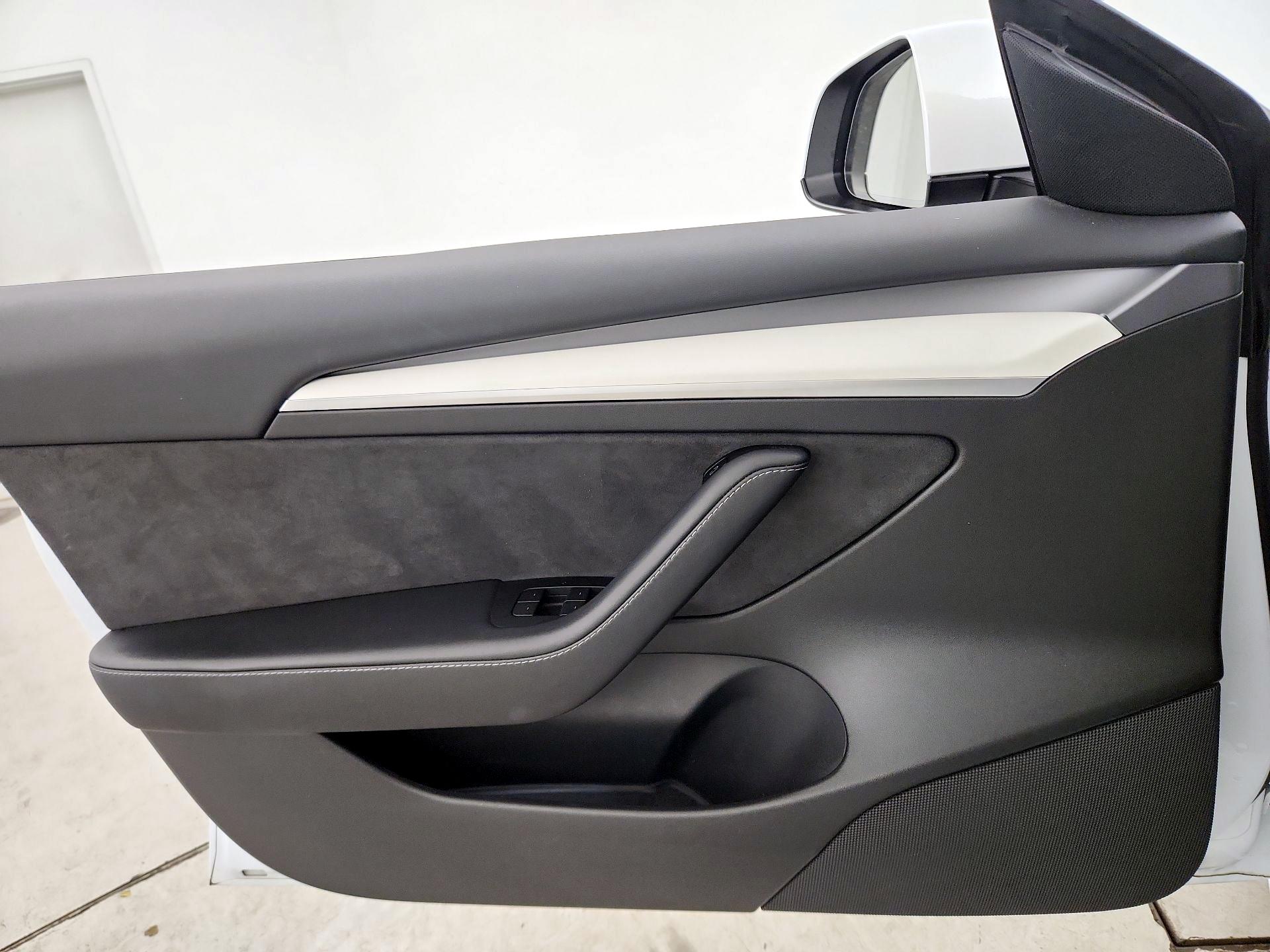Thumbnail: 2022 Tesla Model 3 - 12