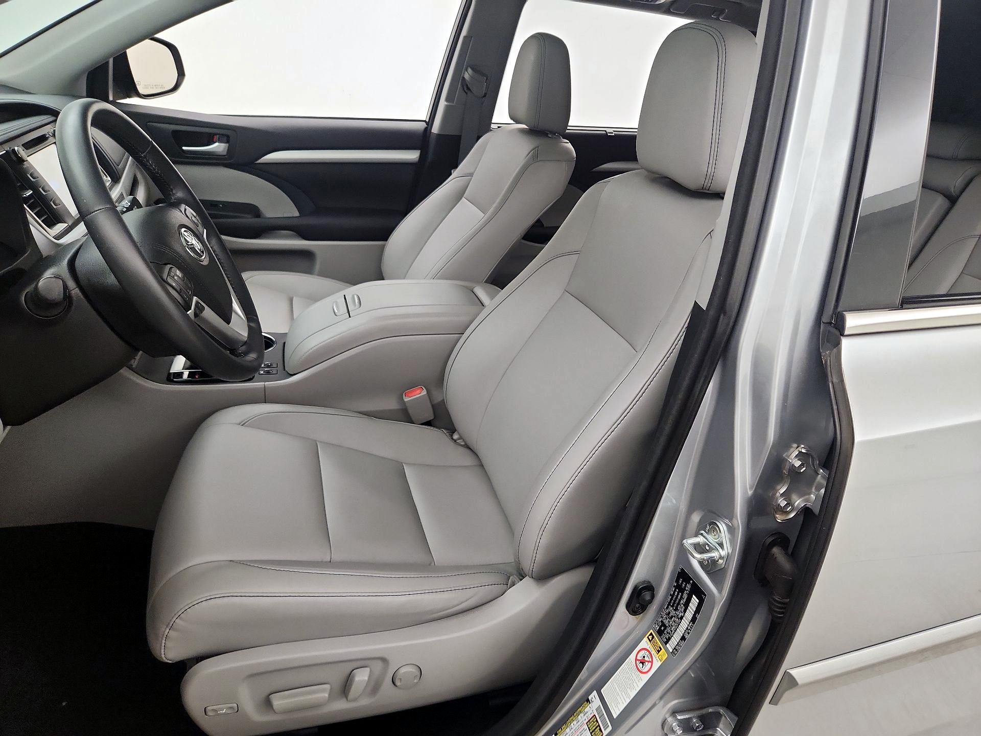 Thumbnail: 2016 Toyota Highlander - 11