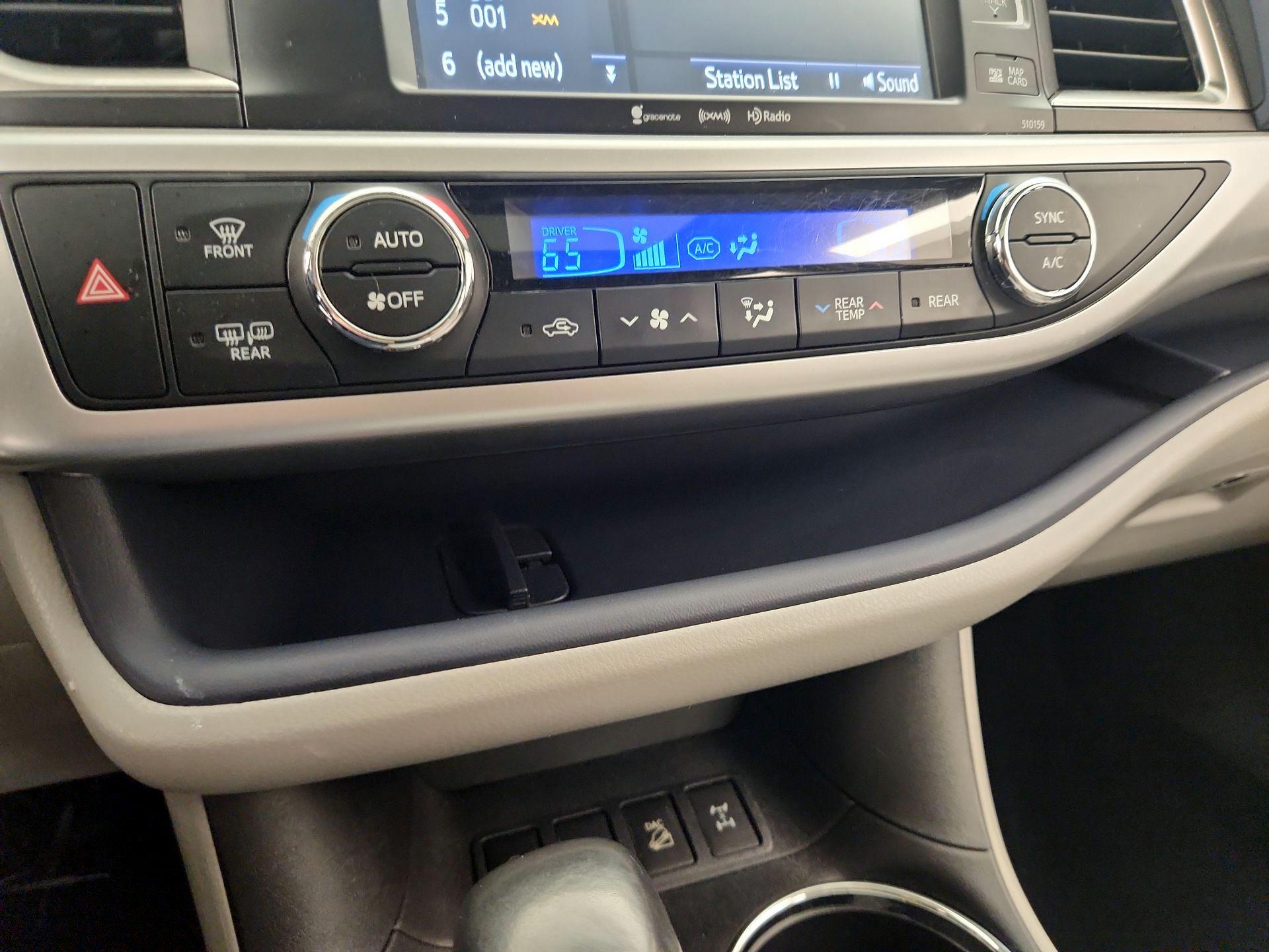 Thumbnail: 2016 Toyota Highlander - 16