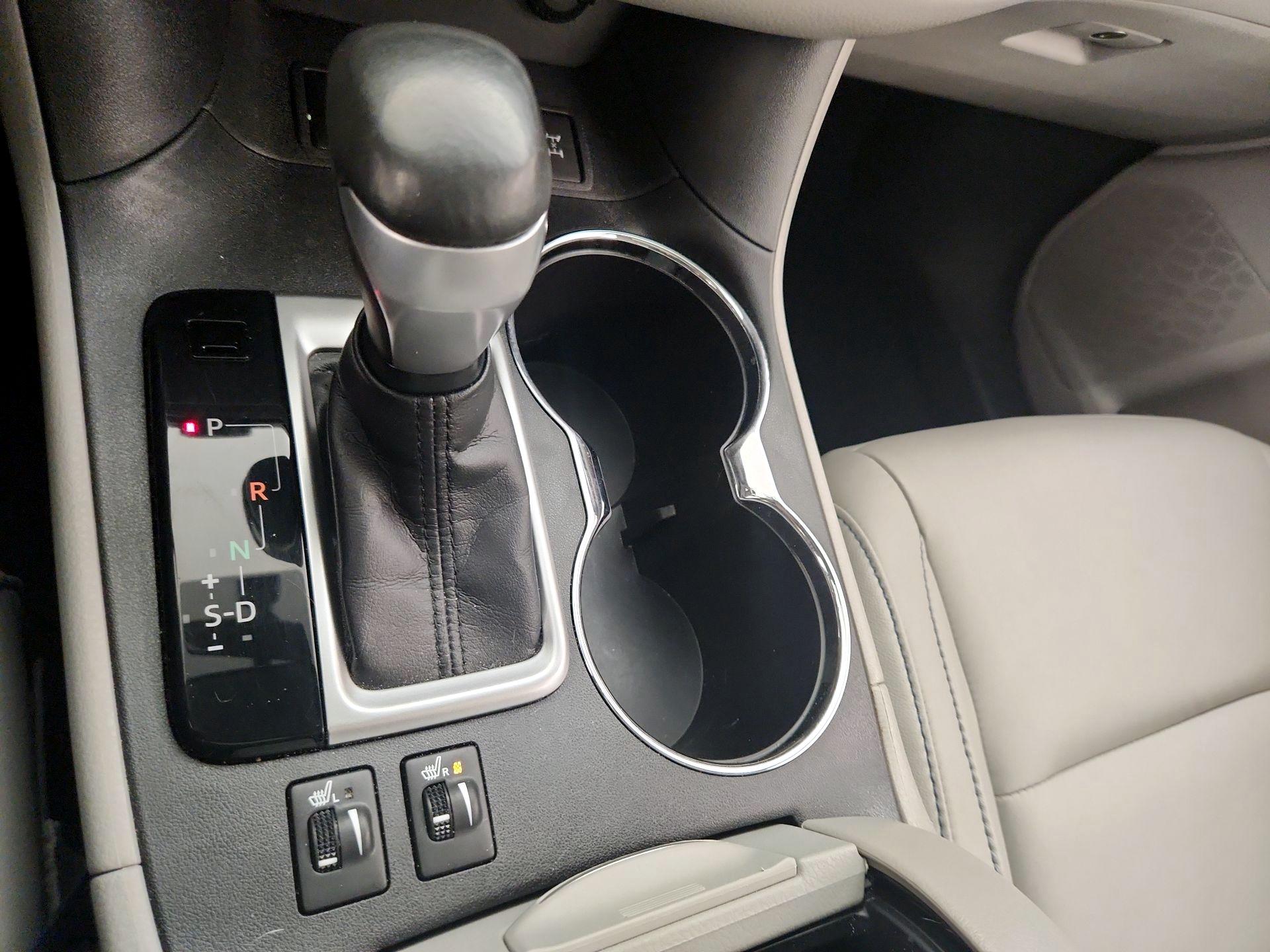 Thumbnail: 2016 Toyota Highlander - 17