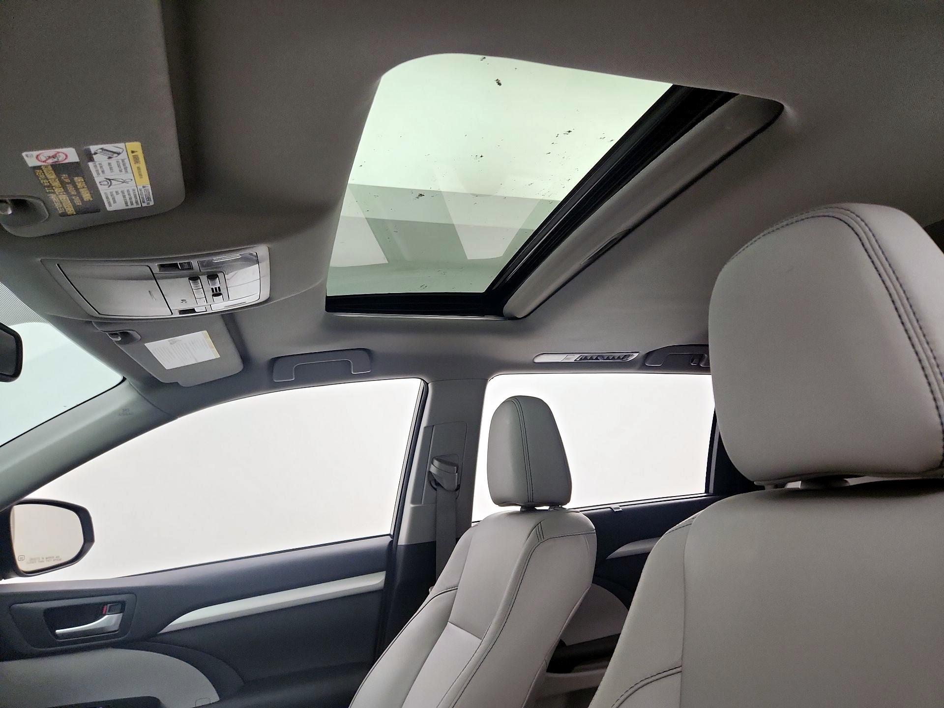 Thumbnail: 2016 Toyota Highlander - 19