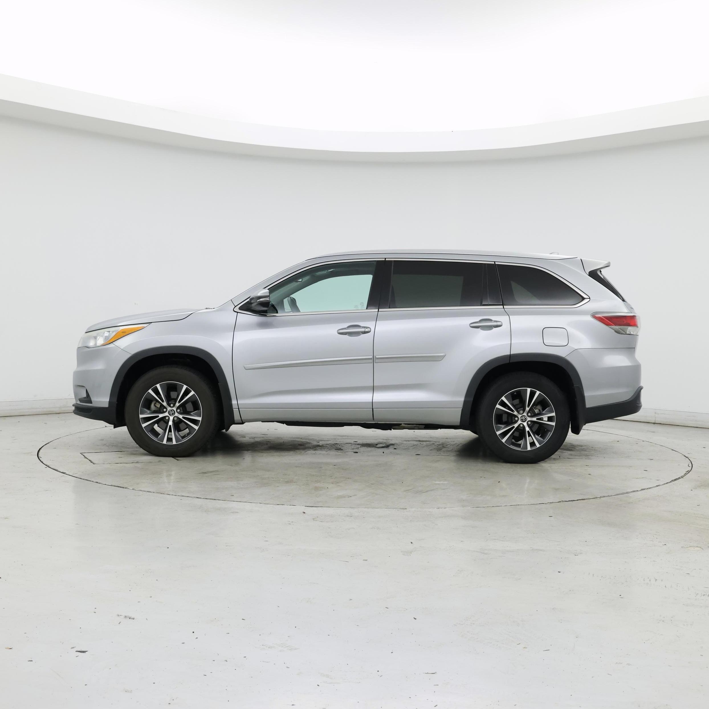 Thumbnail: 2016 Toyota Highlander - 3