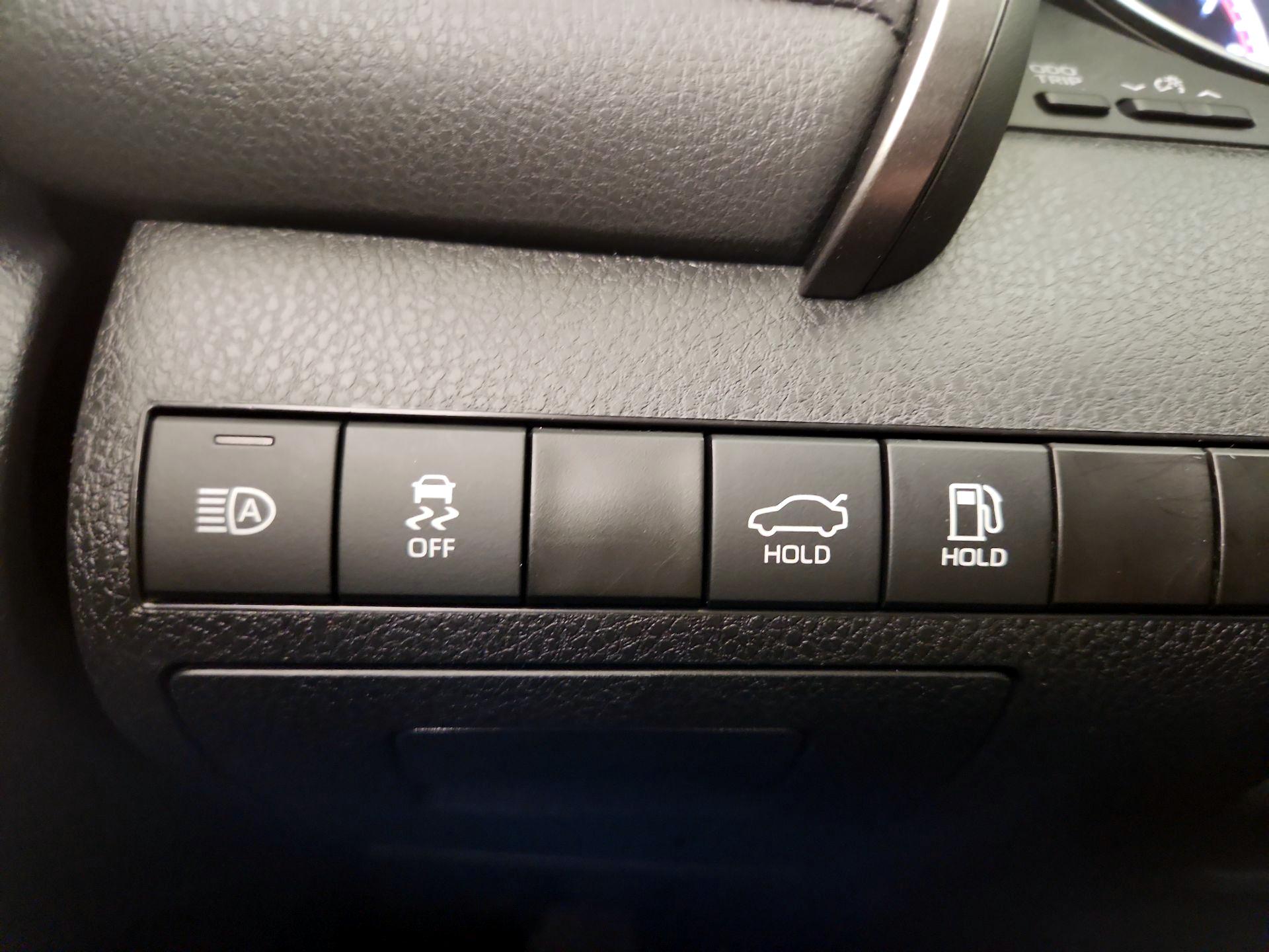 Thumbnail: 2022 Toyota Camry - 13